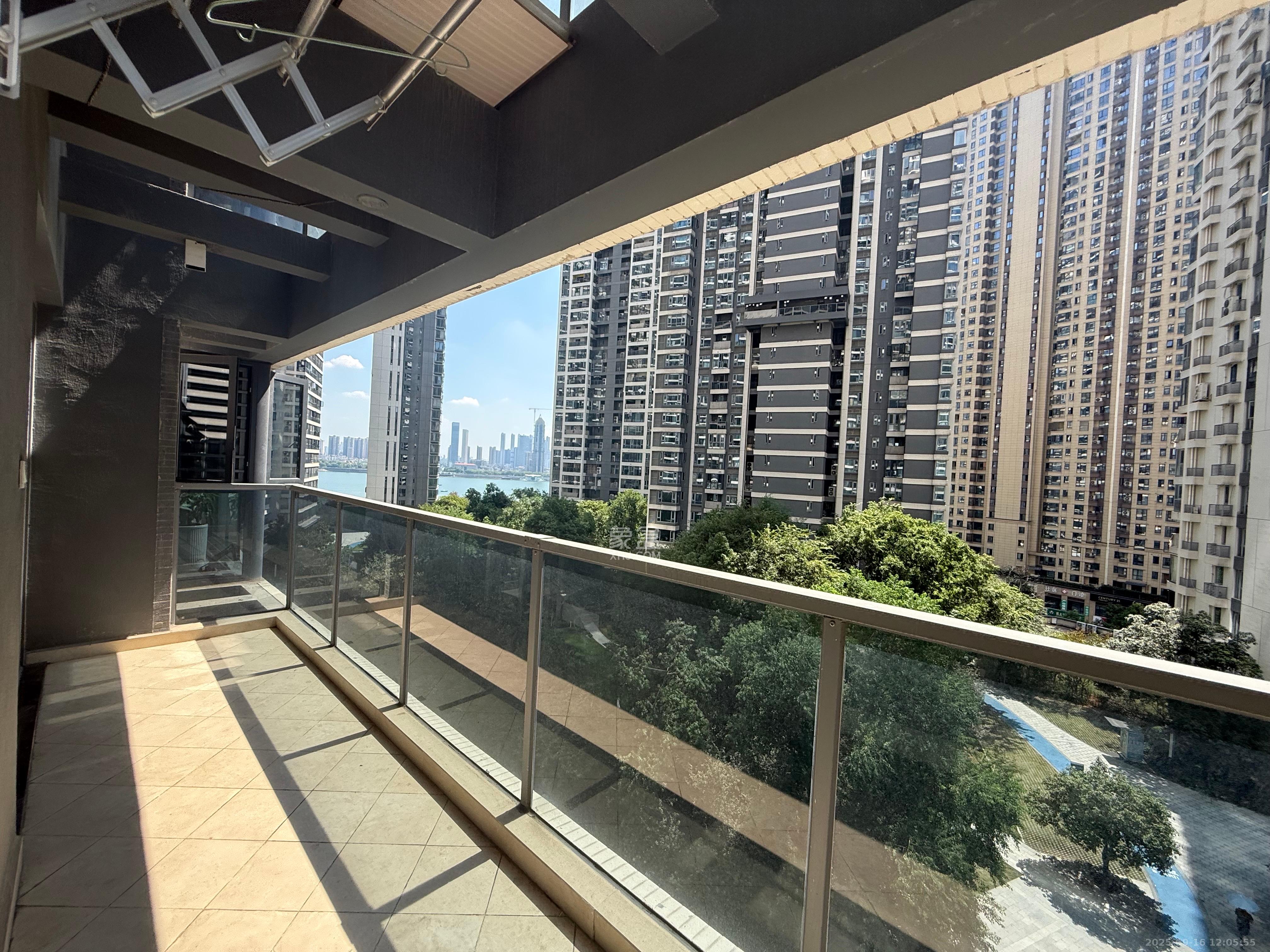 保利天禧C区 3室2厅2卫 4200.0元/月 保利天禧C区 3室2厅2卫 4200.0元/月室内图