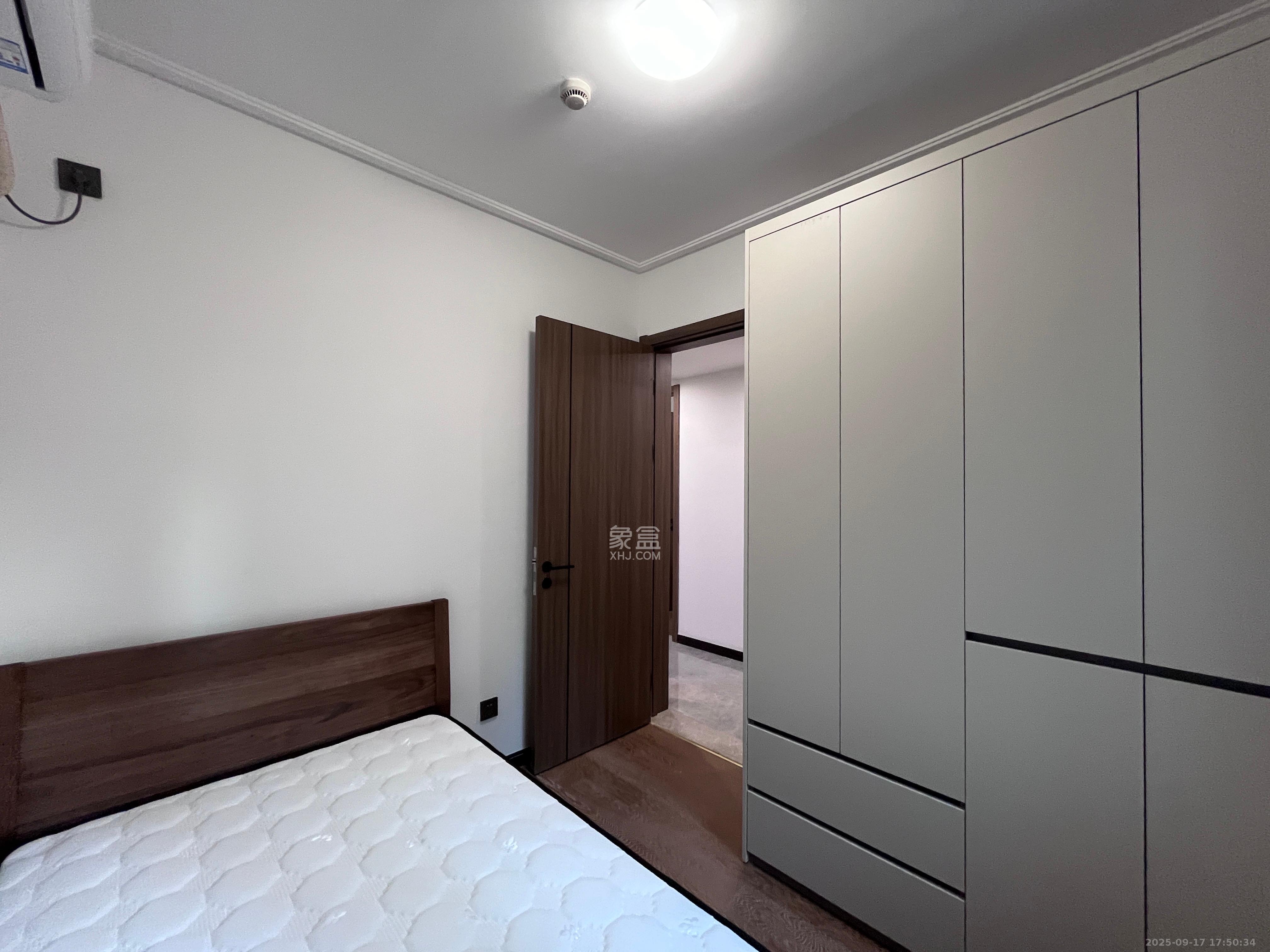 卓越中寰  3室2厅2卫    5000.0元/月室内图