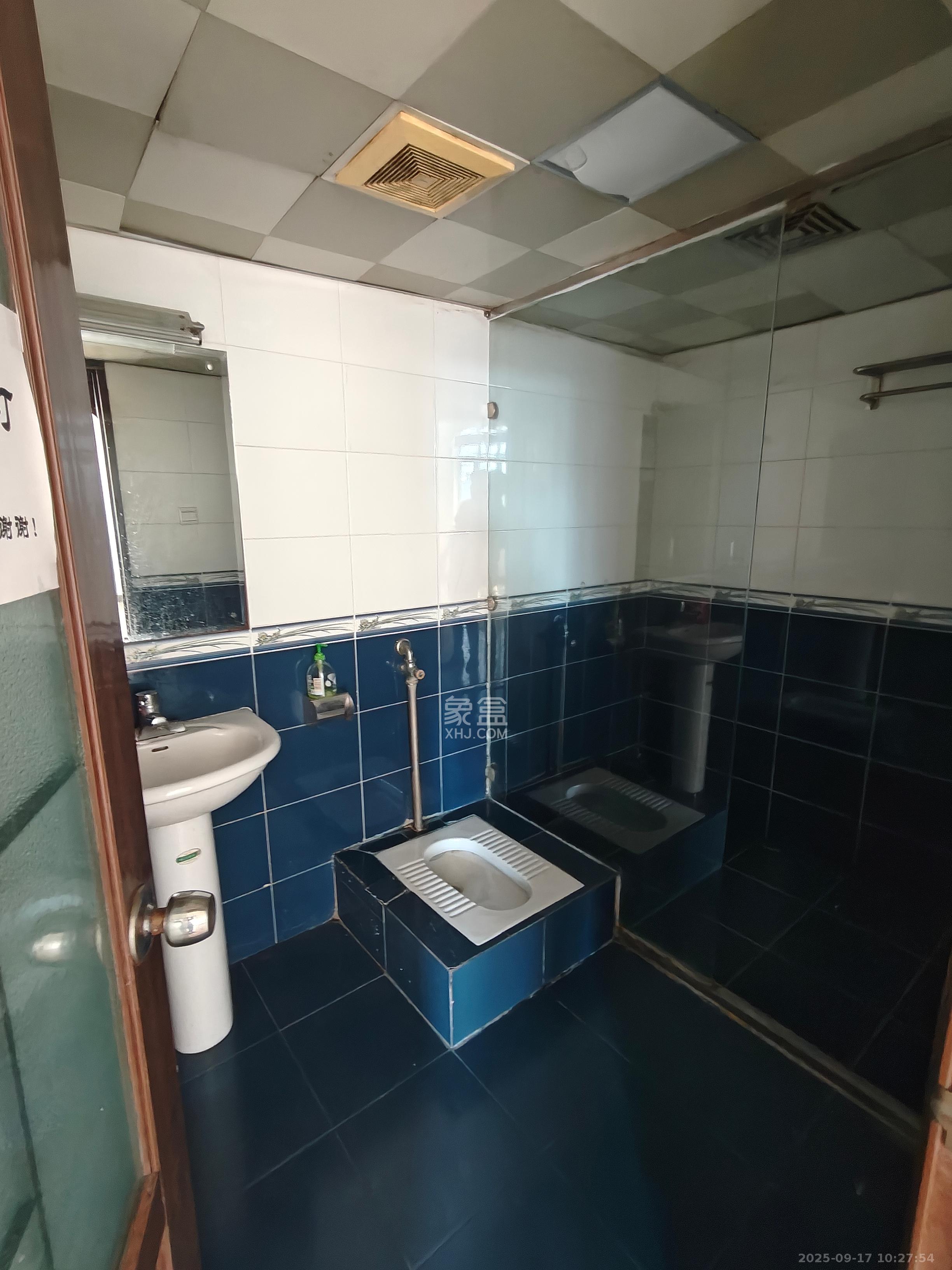 君临天厦  4室1厅1卫    3000.0元/月室内图