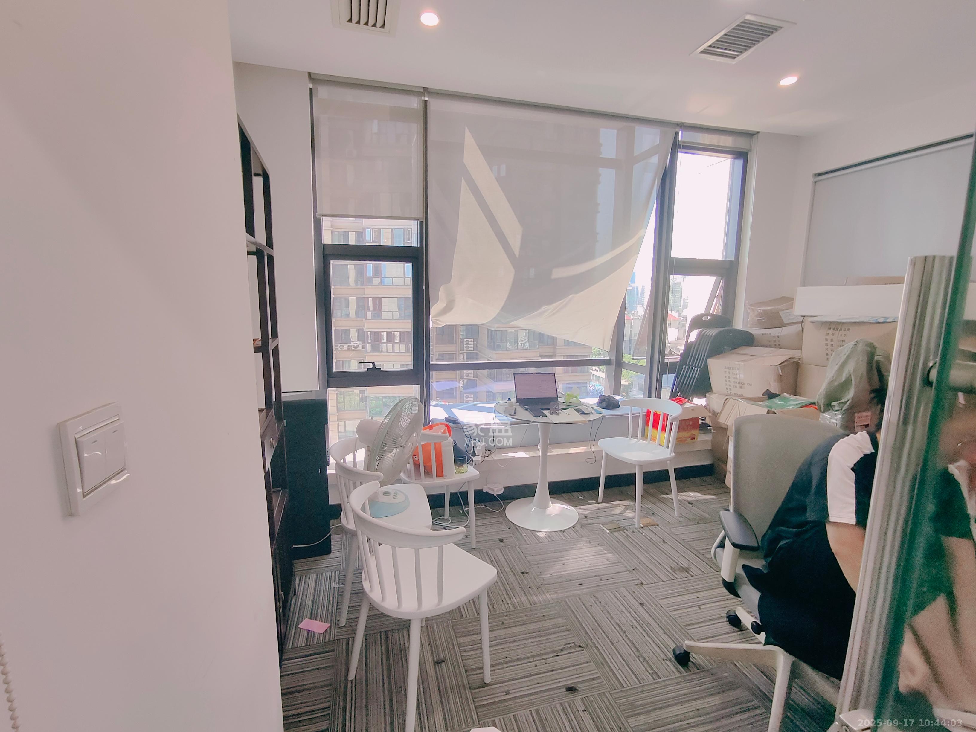 红橡华园(菲莎公馆)   105.0㎡      4800.0元/月室内图