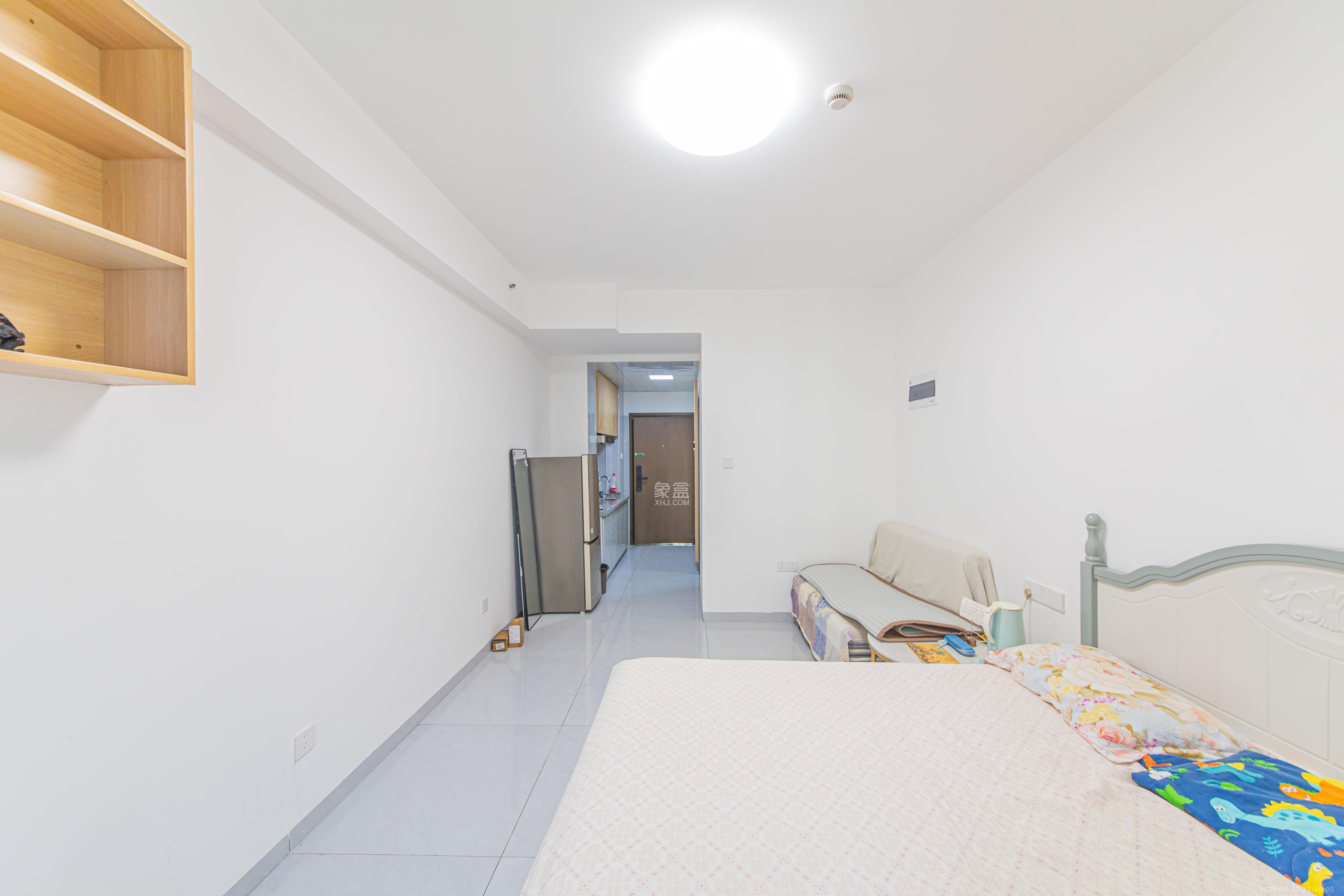 鑫远紫樾香山二期 1室0厅0卫 45.2万 鑫远紫樾香山二期 1室0厅0卫 45.2万客厅