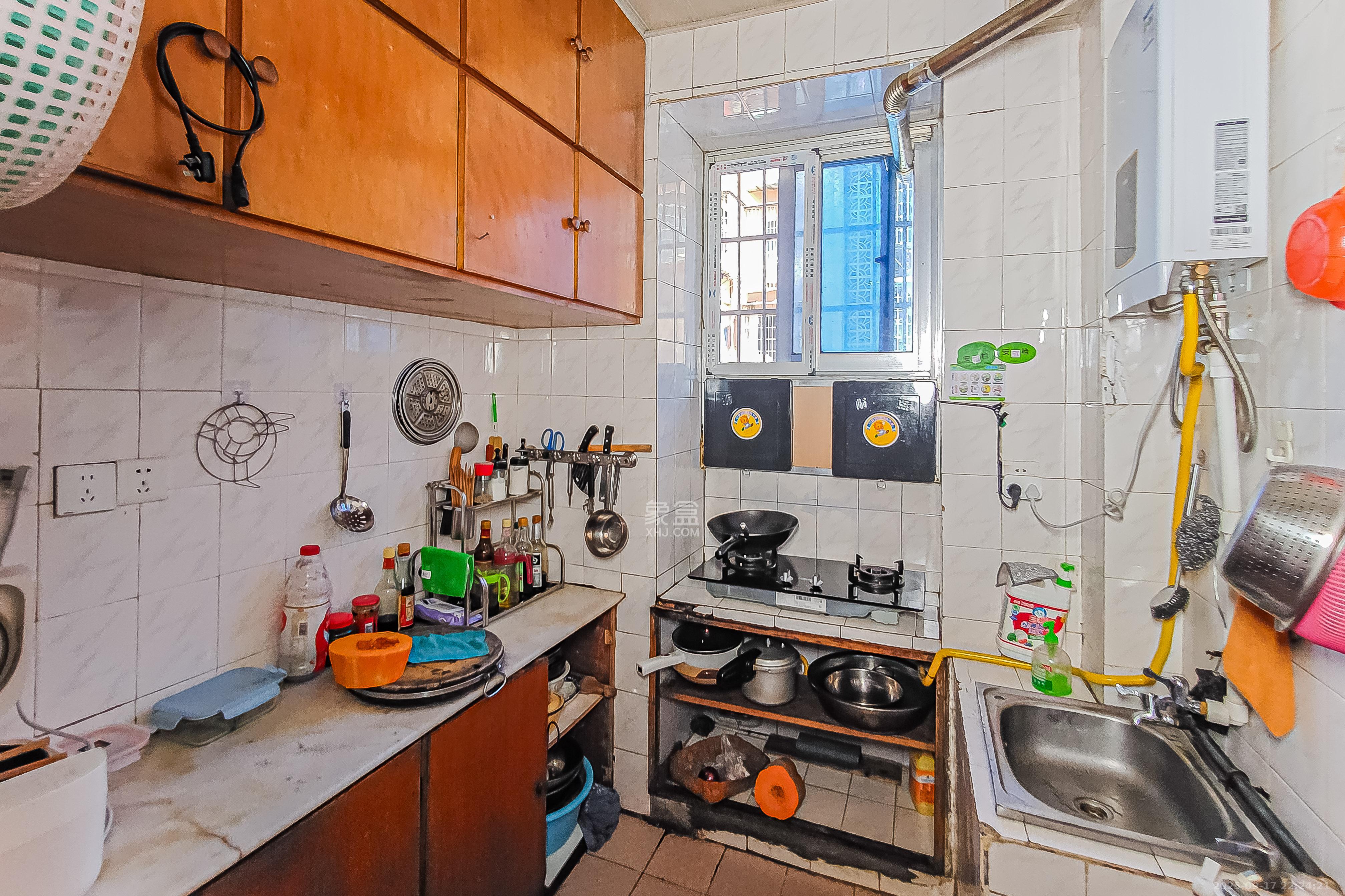 宝塔山粮食仓库单位房 2室2厅1卫 40.0万 宝塔山粮食仓库单位房 2室2厅1卫 40.0万厨房