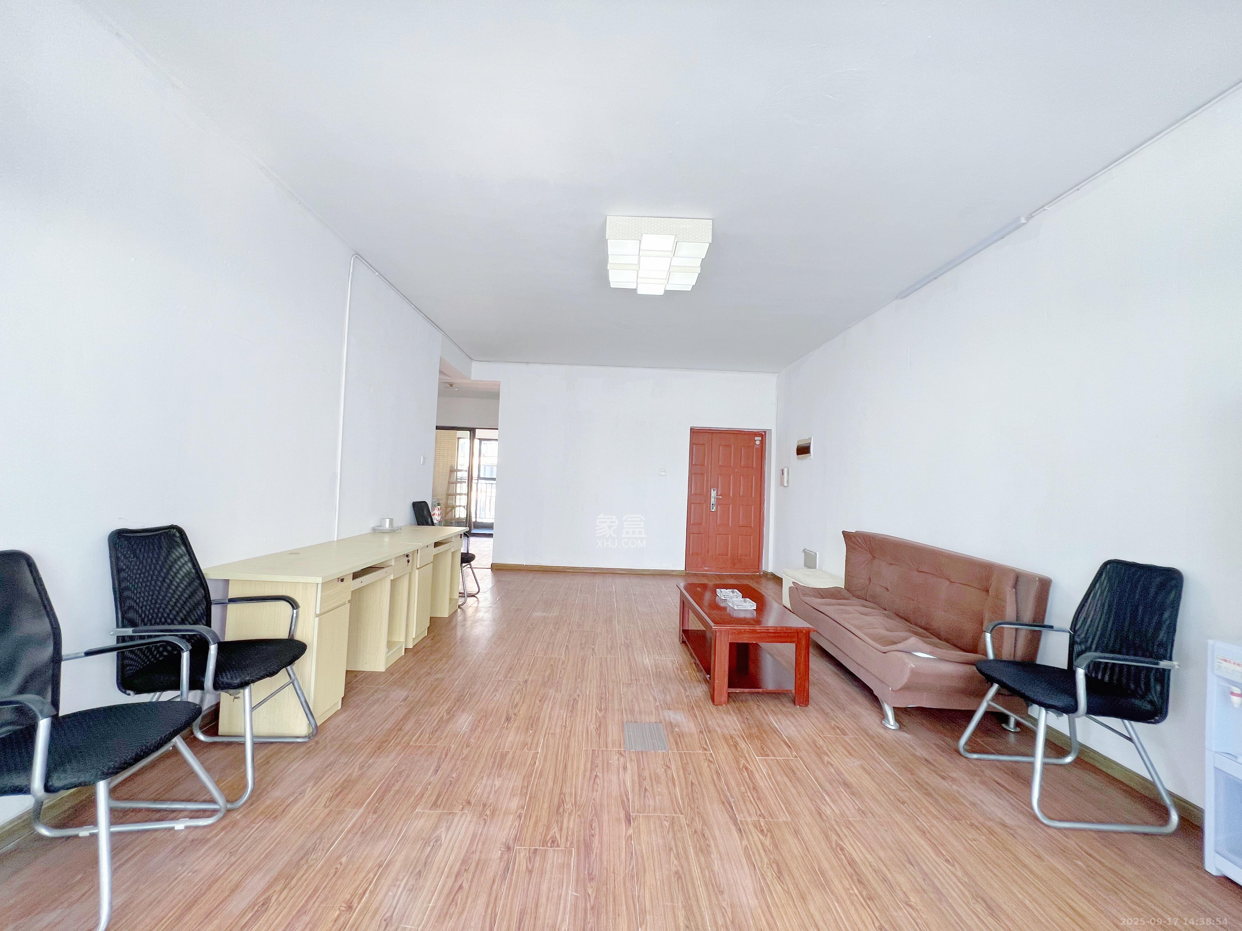 中城丽景香山园 3室2厅2卫 2500.0元/月 中城丽景香山园 3室2厅2卫 2500.0元/月室内图