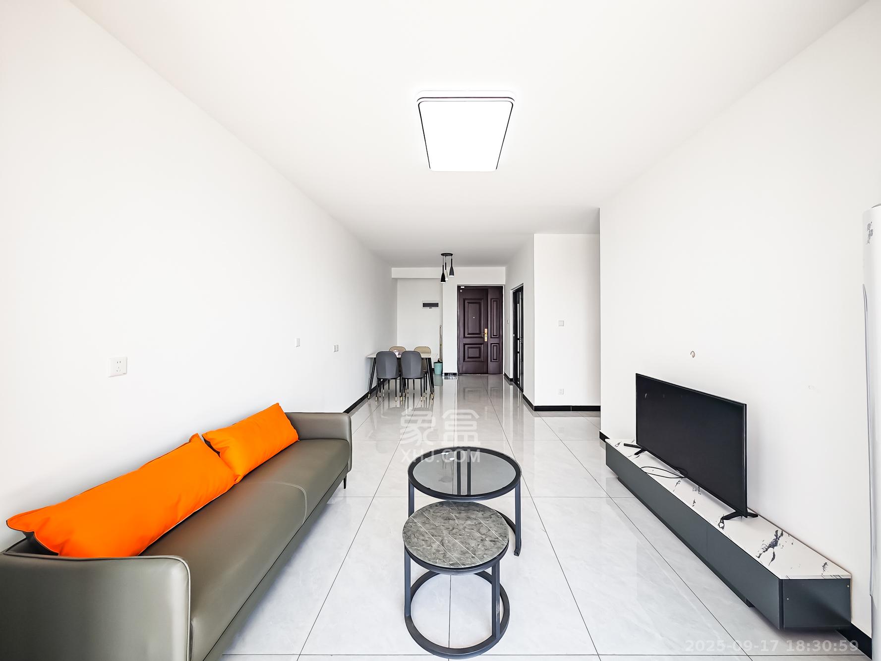 青竹湖曦园  3室2厅1卫    80.88万 青竹湖曦园  3室2厅1卫    80.88万客厅