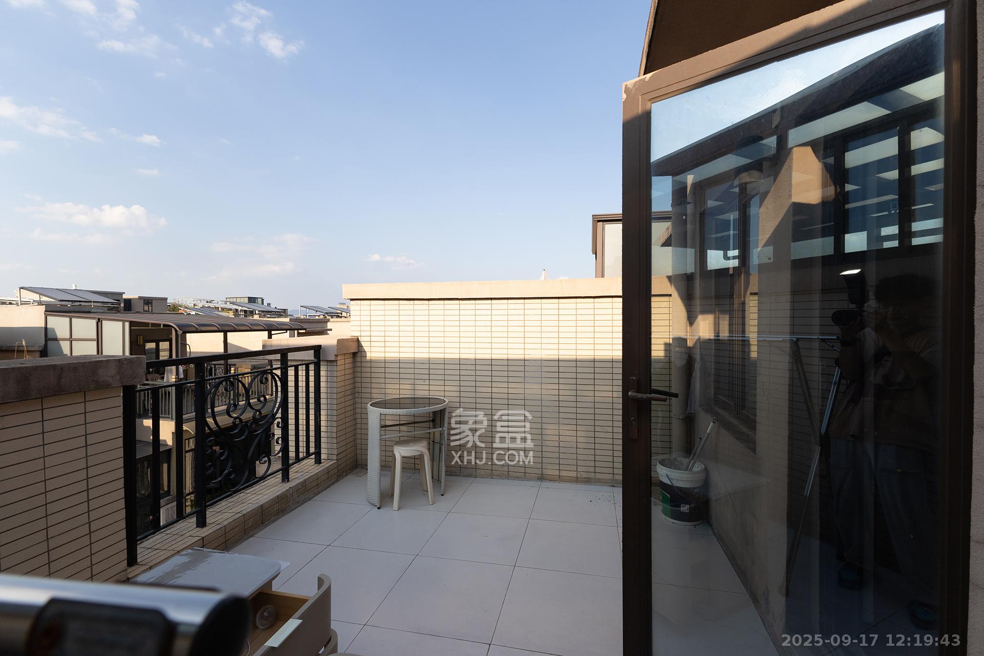 盈峰翠邸  5室2厅4卫    298.0万阳台