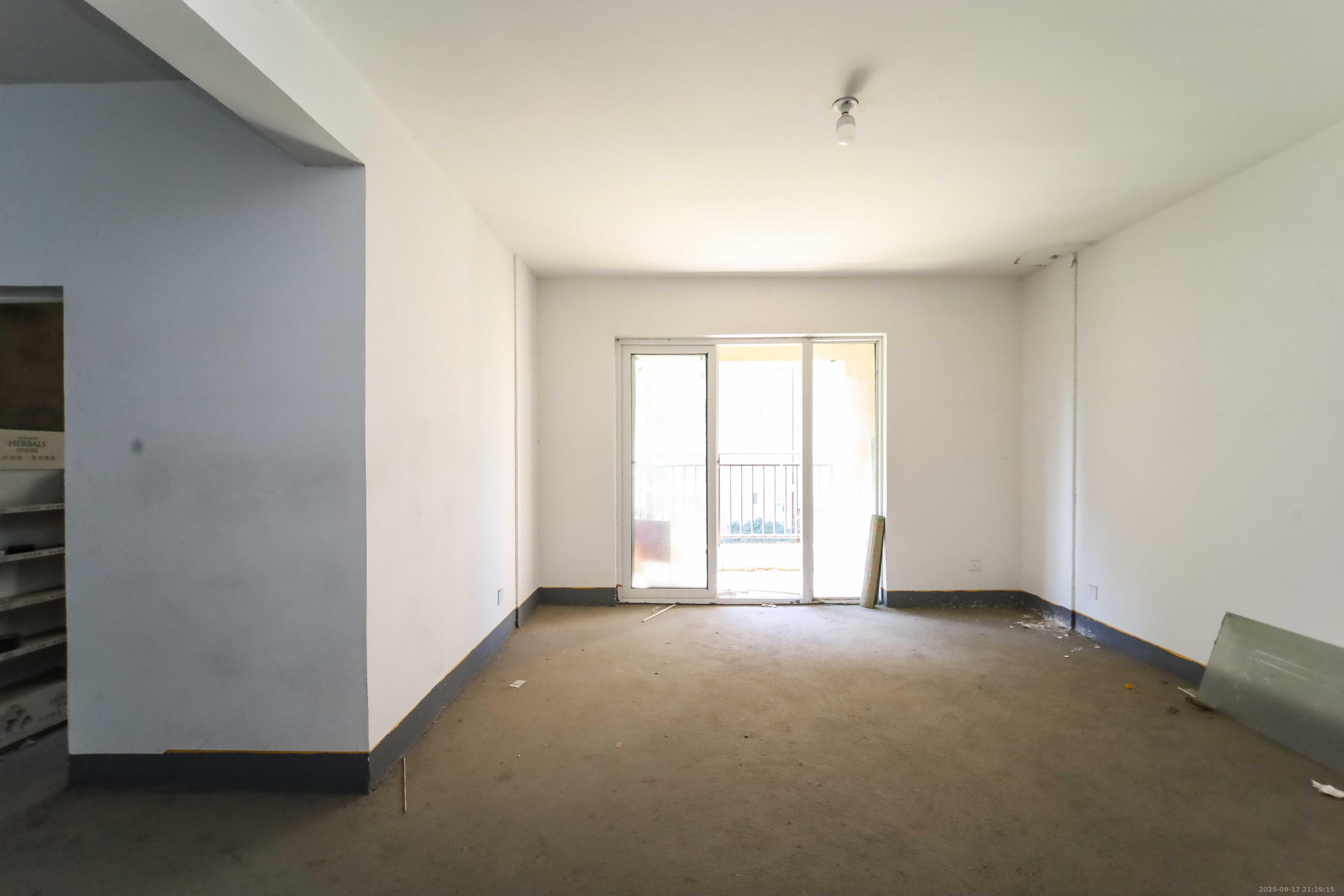 上河国际C区 3室2厅2卫 125.0万 上河国际C区 3室2厅2卫 125.0万客厅