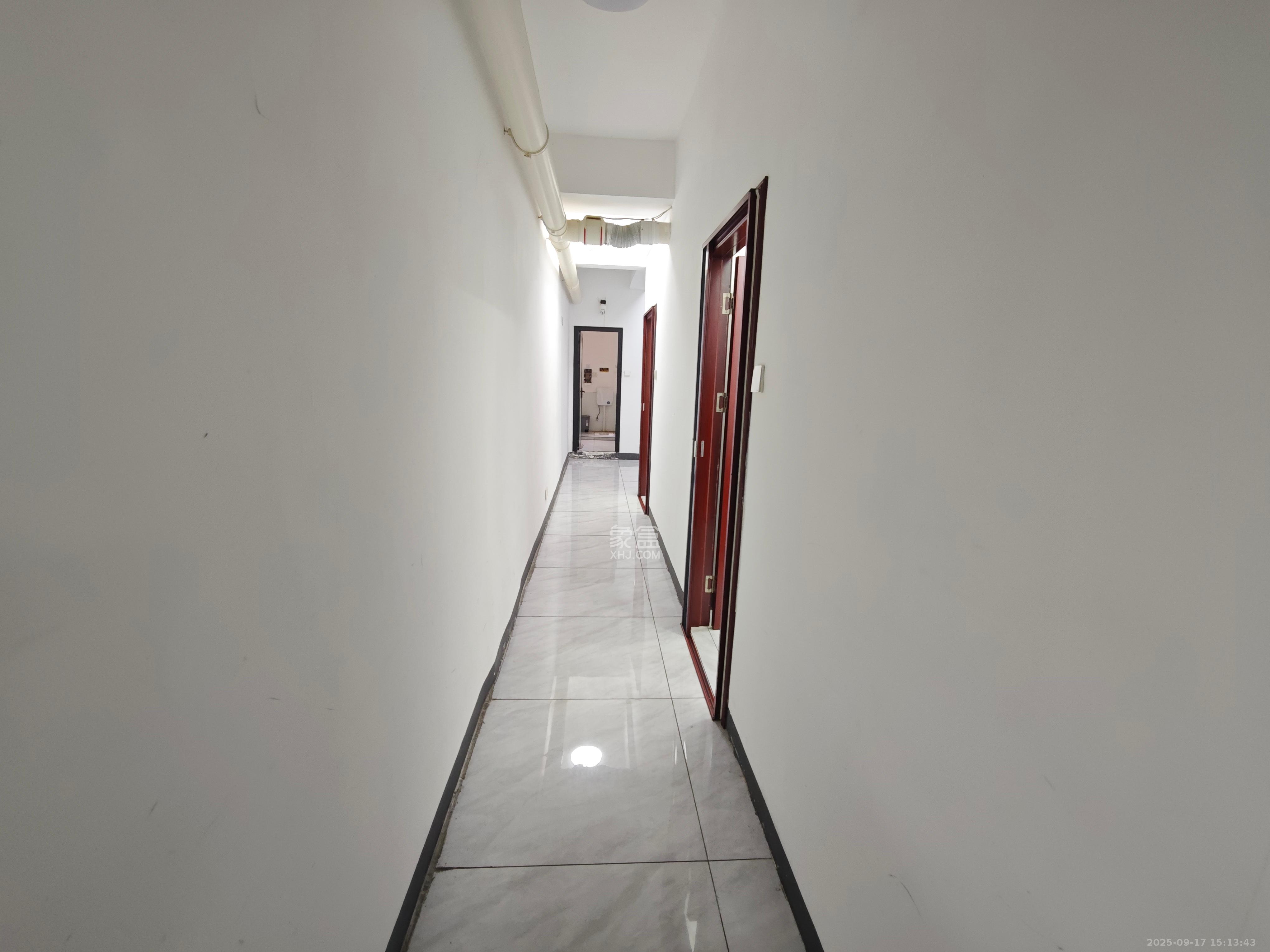 山水人家一二期   128.0㎡      3200.0元/月室内图