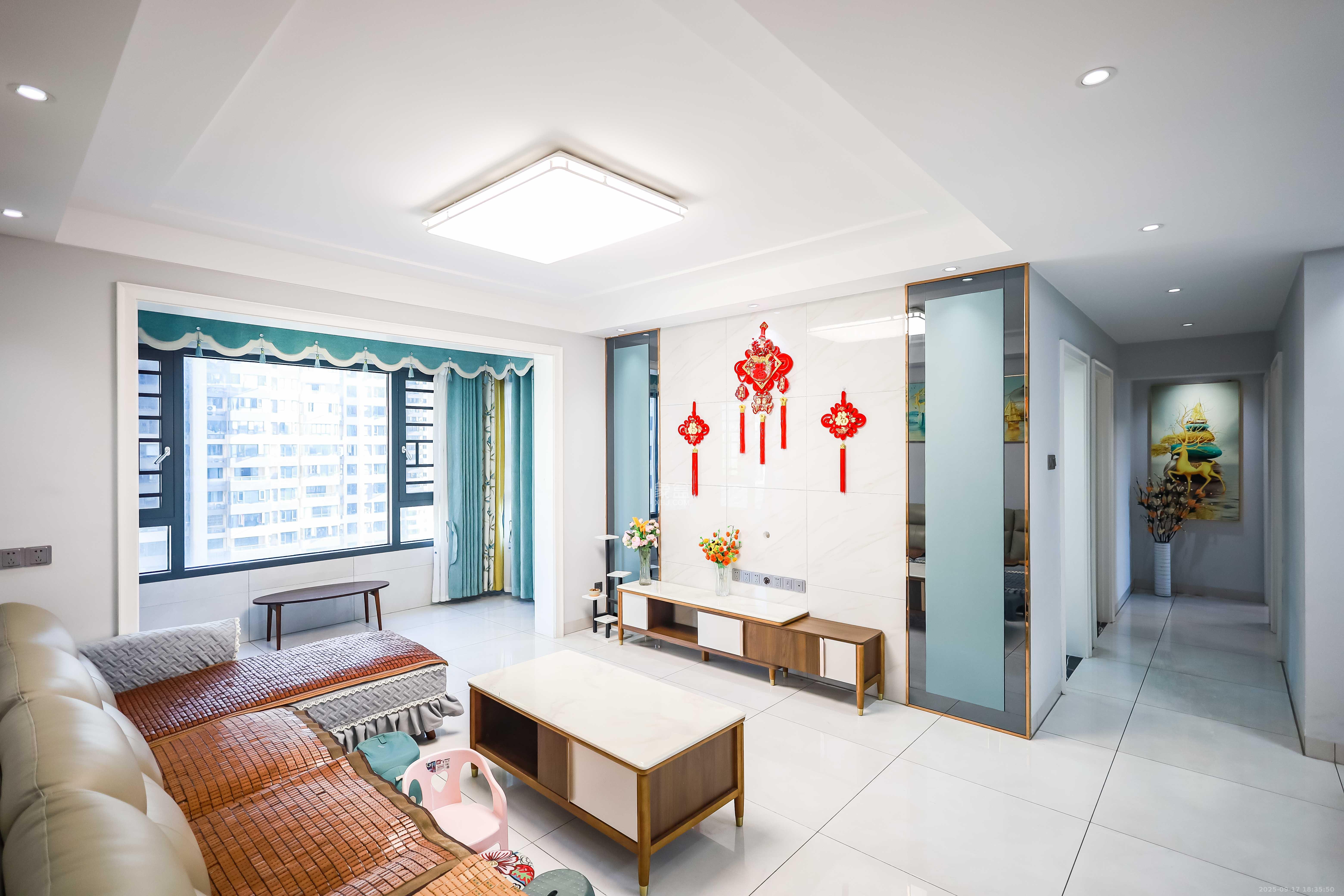 长房云时代  3室2厅2卫    115.8万客厅