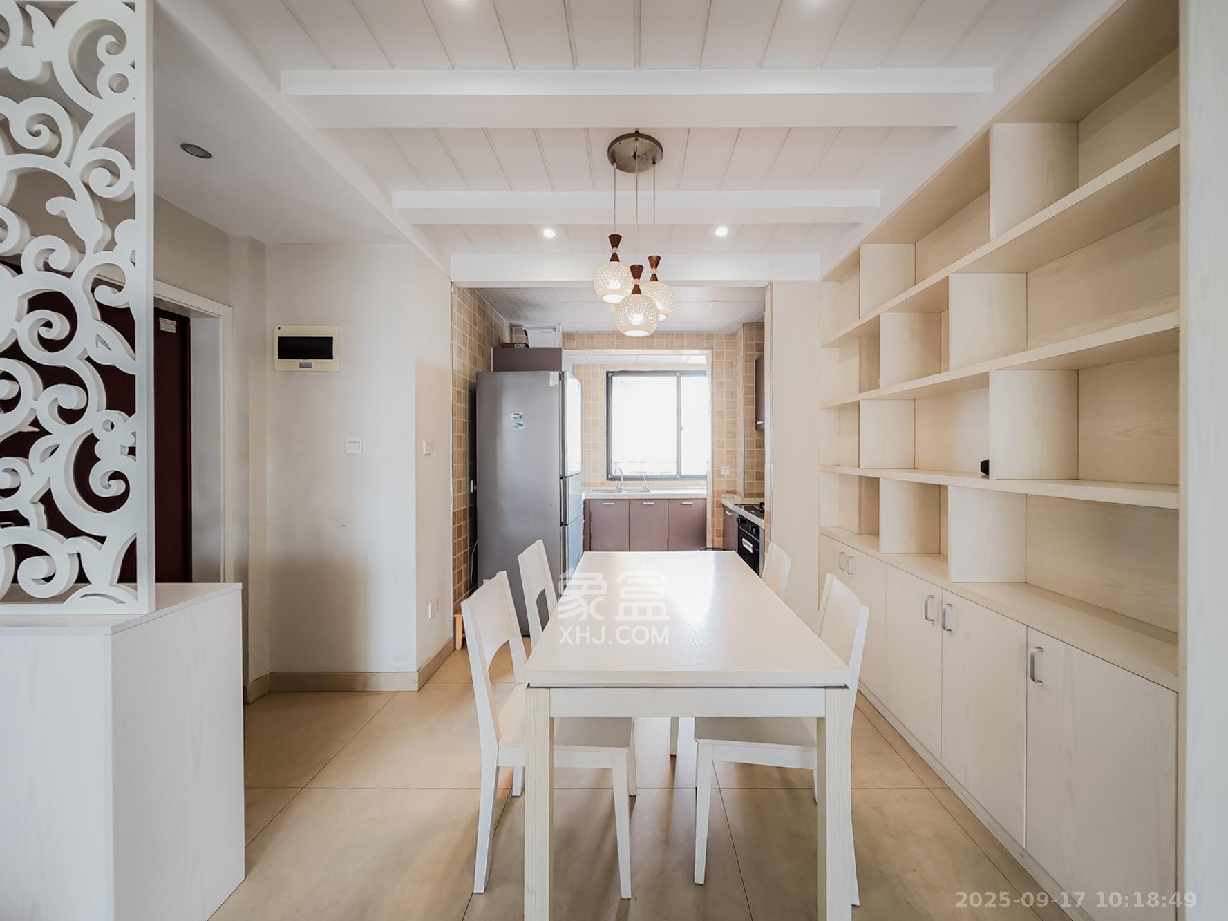 秀峰景园（领秀峰）  3室2厅2卫    75.0万客厅