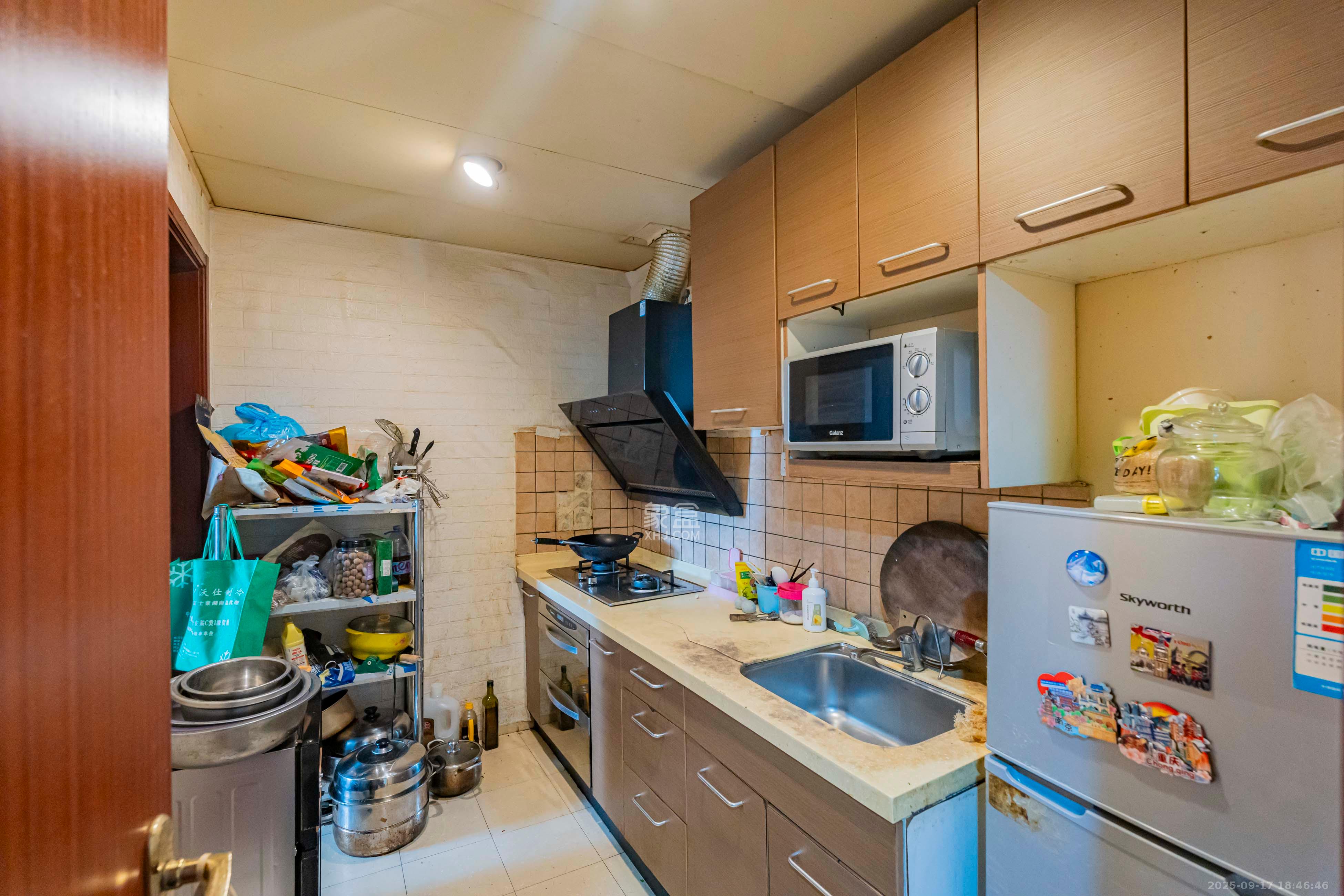 盛世美居荷园  3室2厅1卫    180.0万厨房