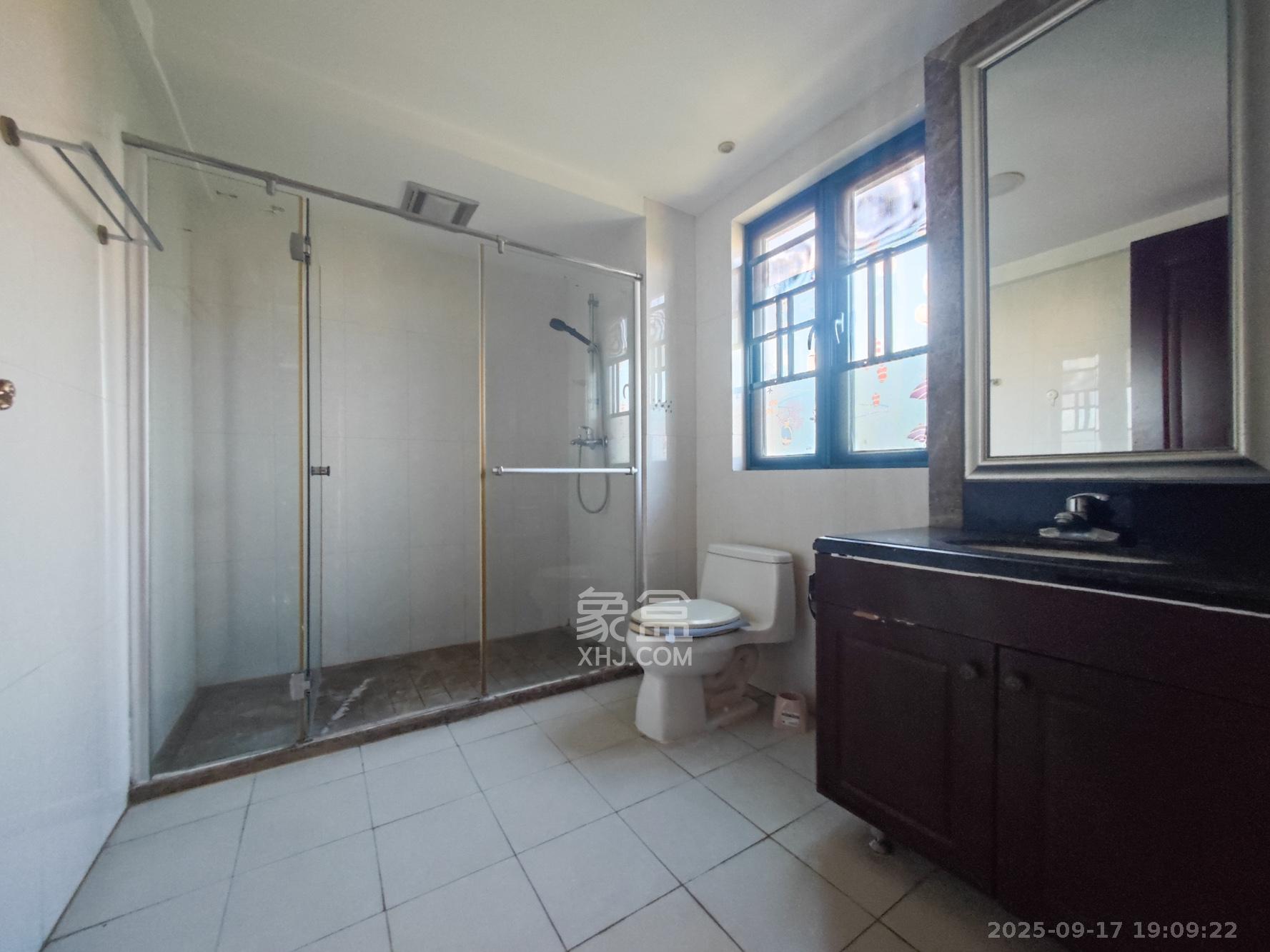 恒大城 4室2厅2卫 126.8万 恒大城 4室2厅2卫 126.8万卫生间