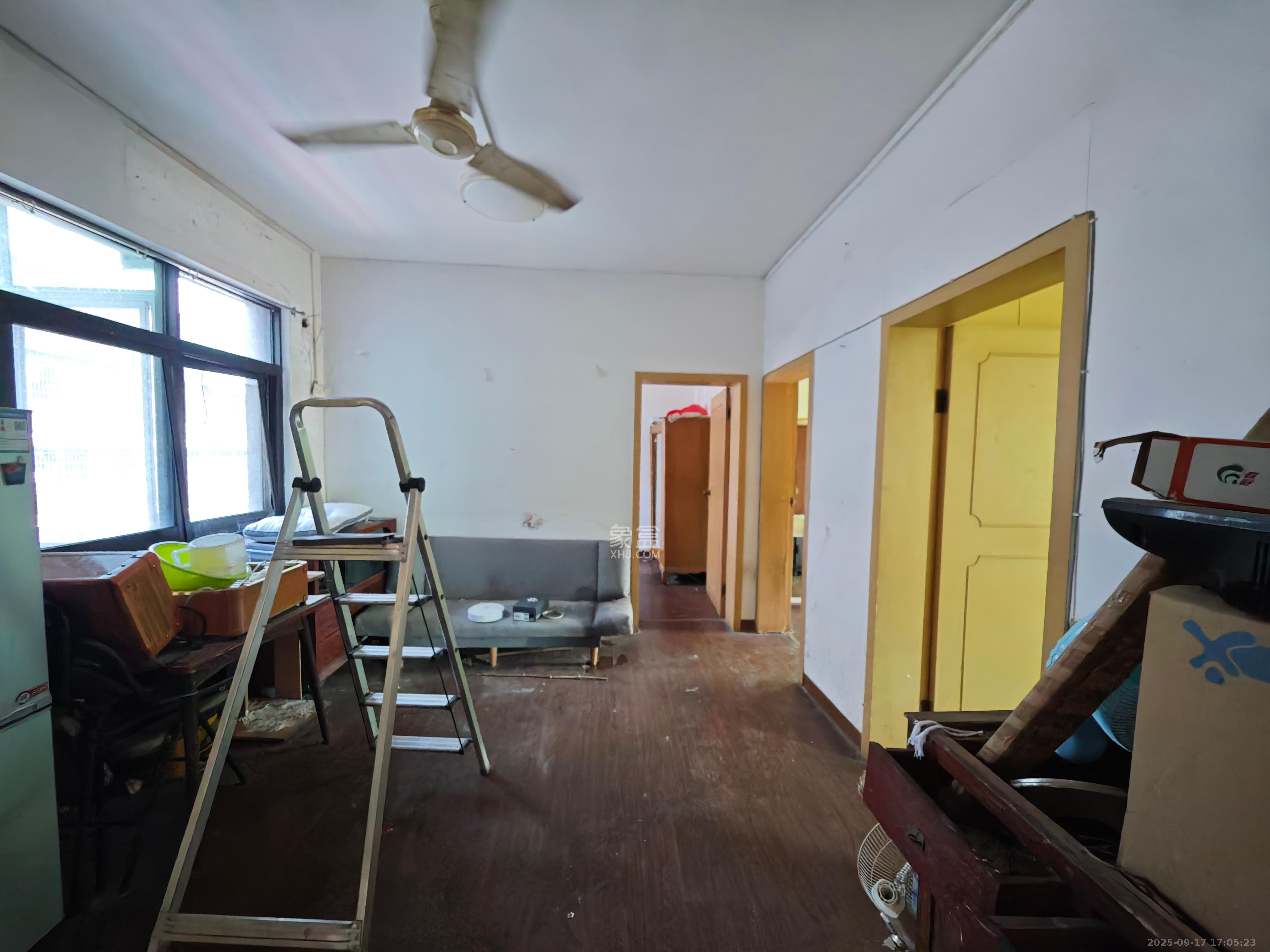 长岭水电八局宿舍  3室1厅1卫    1600.0元/月室内图