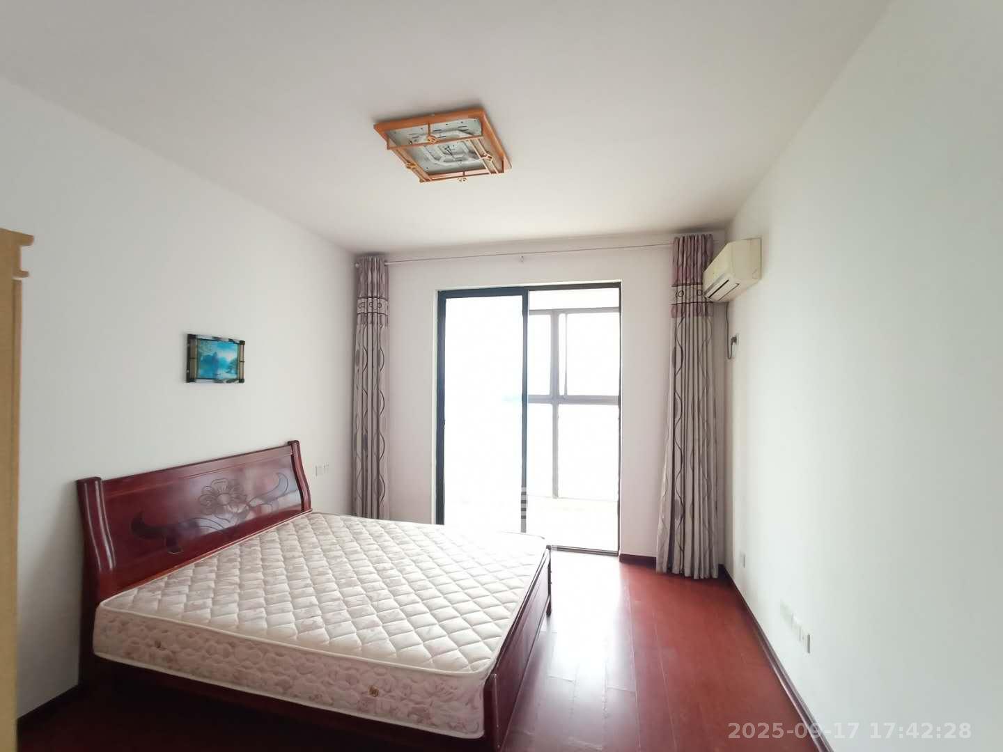 南枫时光  4室2厅2卫    3200.0元/月室内图