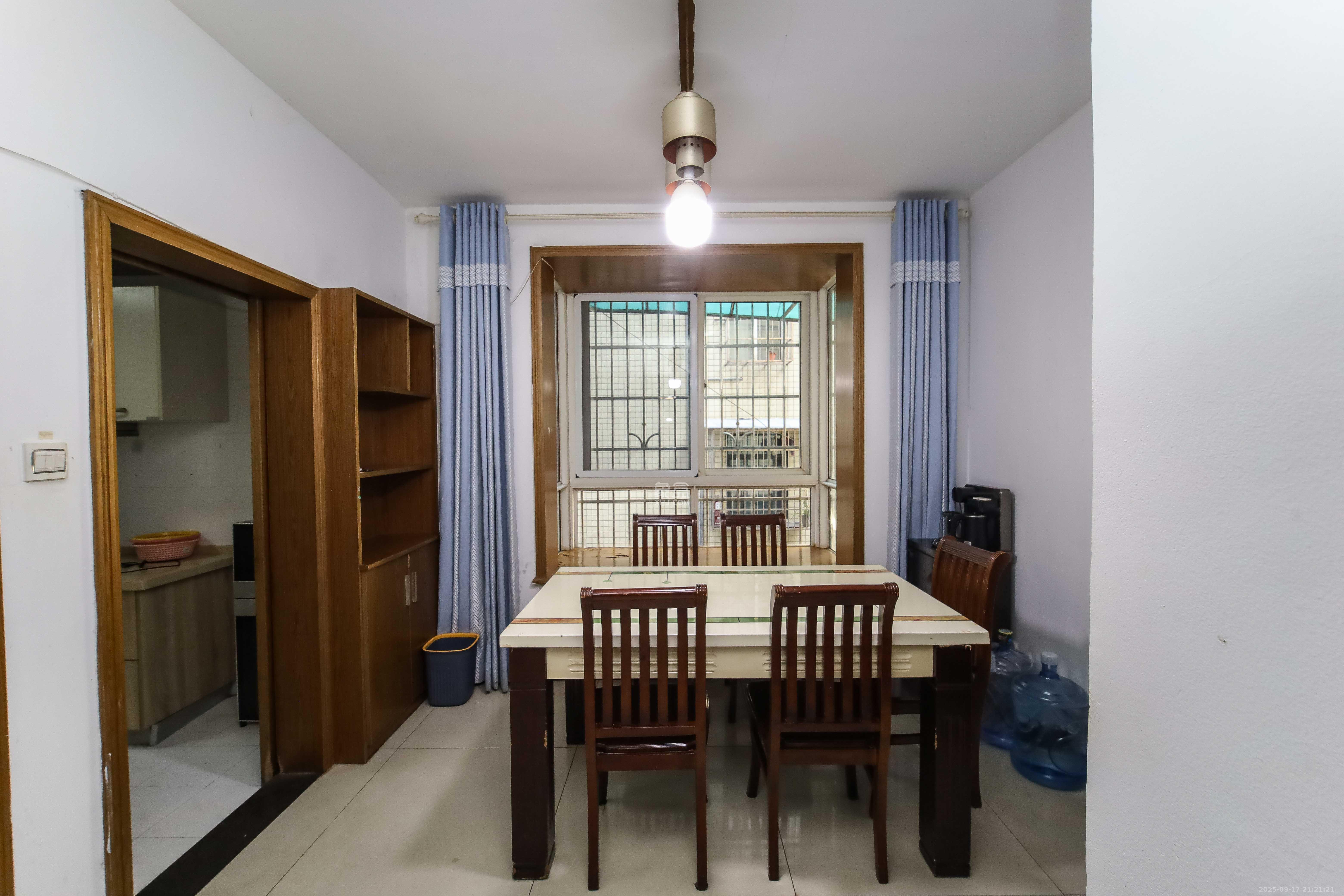 锦绣中星  2室2厅1卫    49.0万客厅