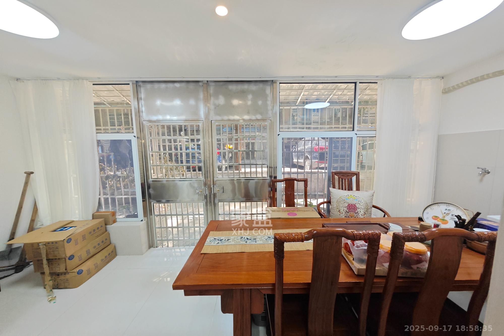 牛角塘社区  2室2厅2卫    78.8万卧室