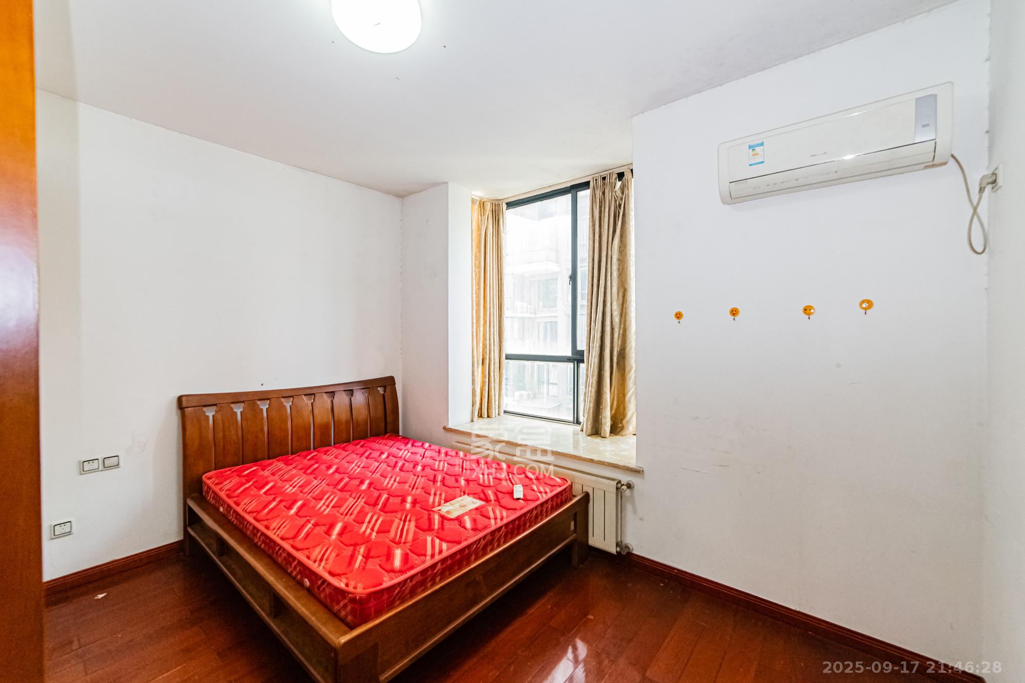 湘江世纪城星江苑 3室2厅2卫 120.0万 湘江世纪城星江苑 3室2厅2卫 120.0万卧室