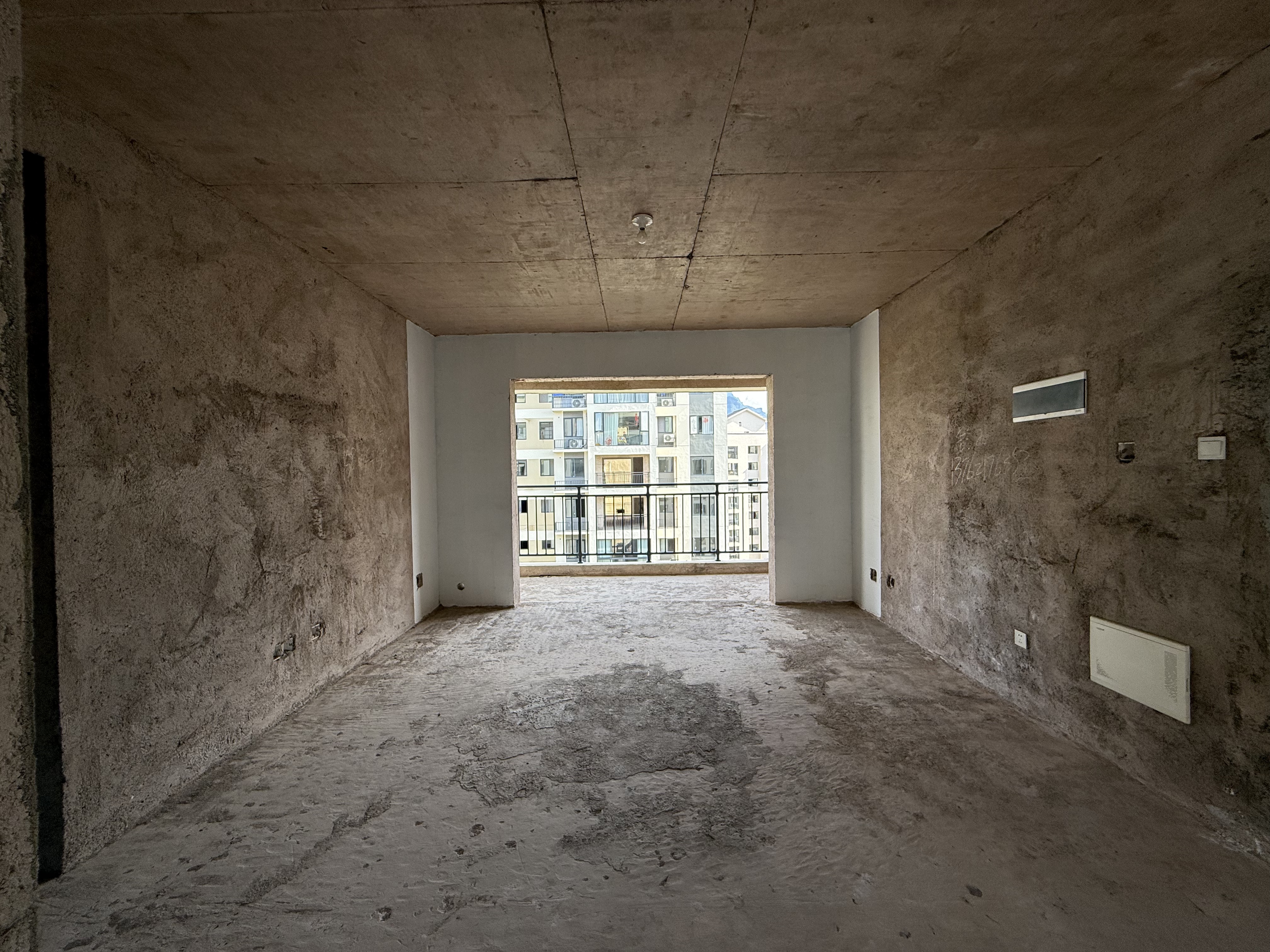 空港新城二期 4室2厅2卫 52.0万 空港新城二期 4室2厅2卫 52.0万客厅