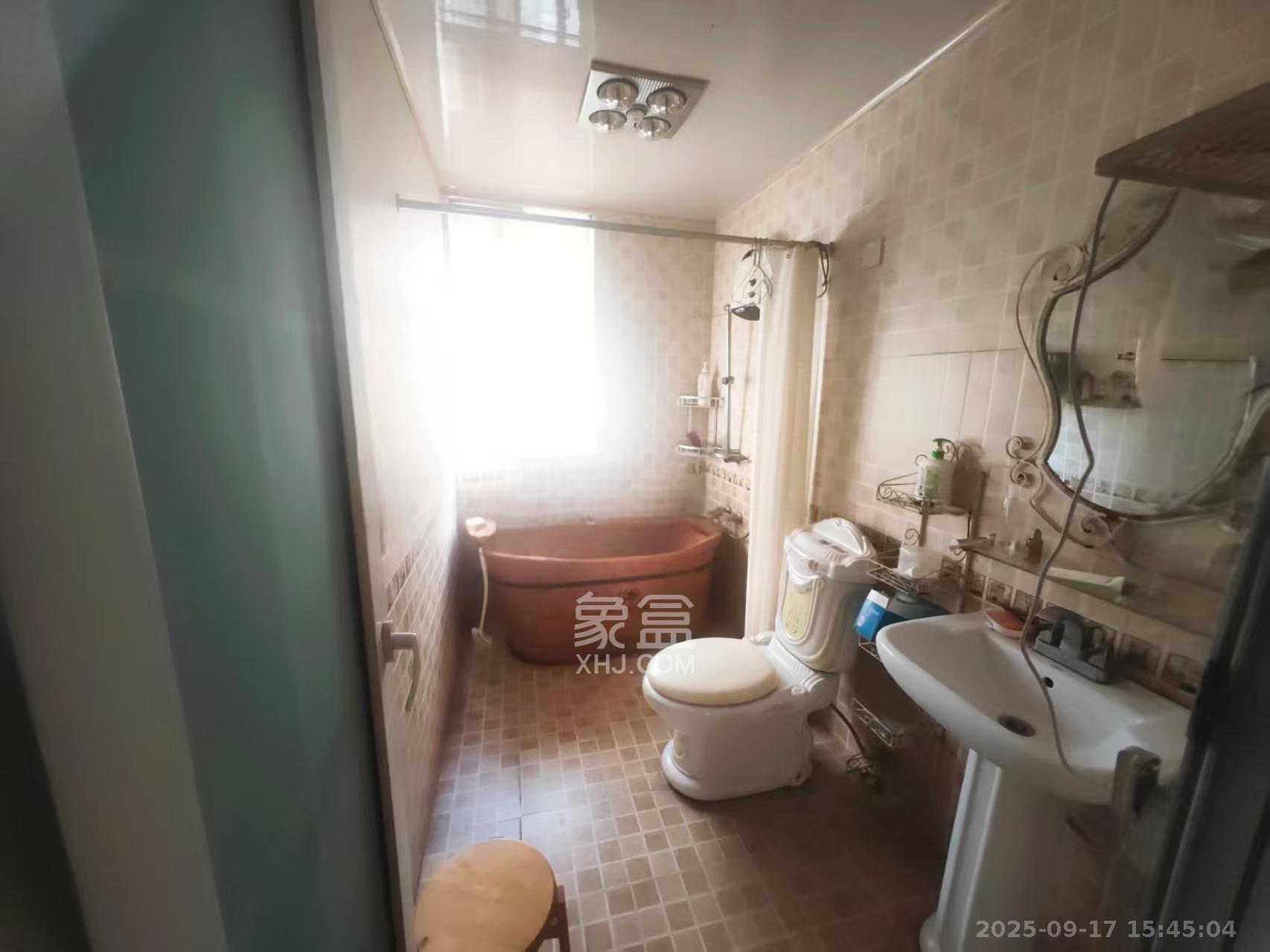 麓山才苑 3室2厅2卫 3500.0元/月 麓山才苑 3室2厅2卫 3500.0元/月室内图