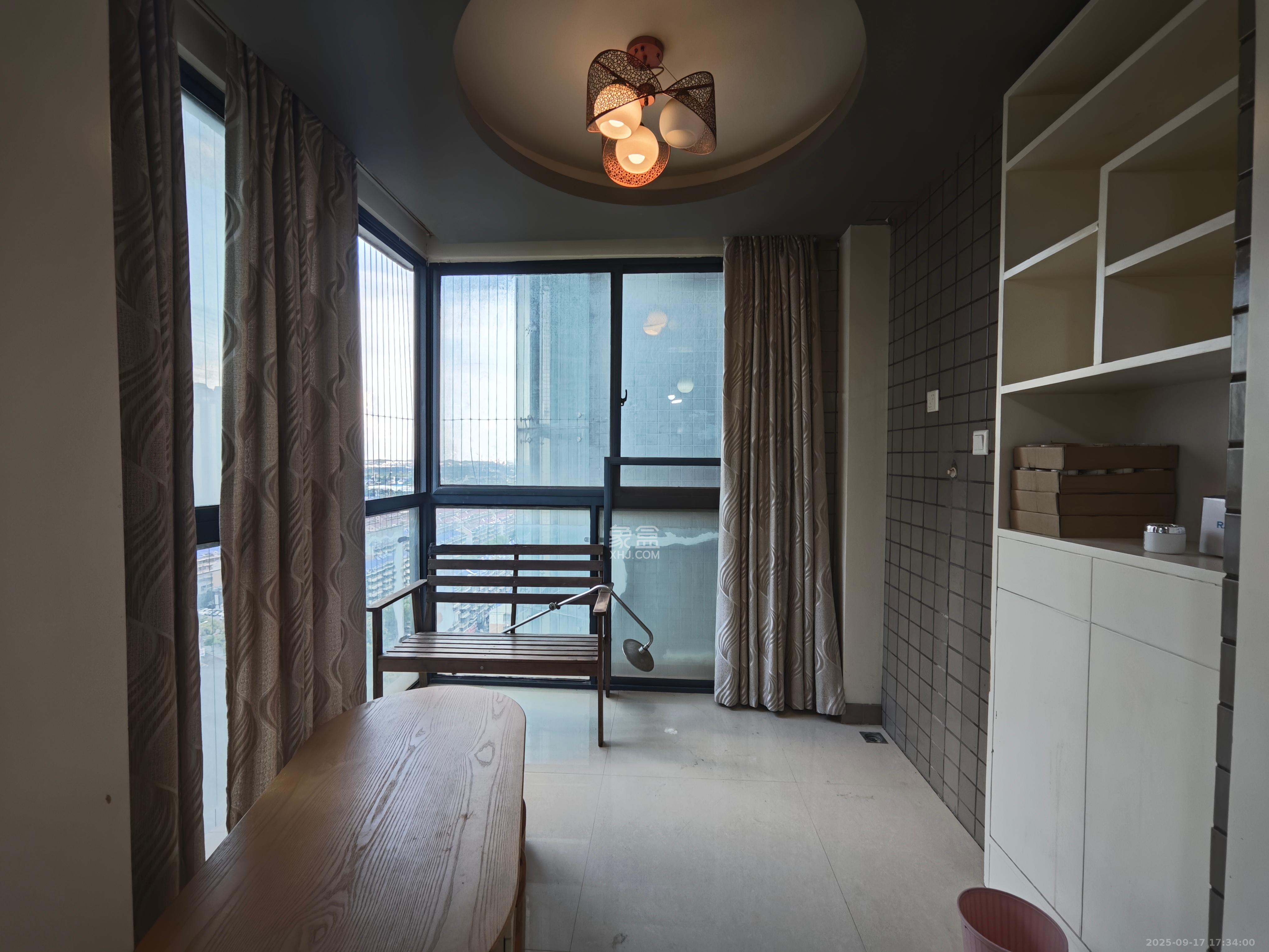 湘江世纪城悦江苑 1室2厅1卫 2500.0元/月 湘江世纪城悦江苑 1室2厅1卫 2500.0元/月室内图