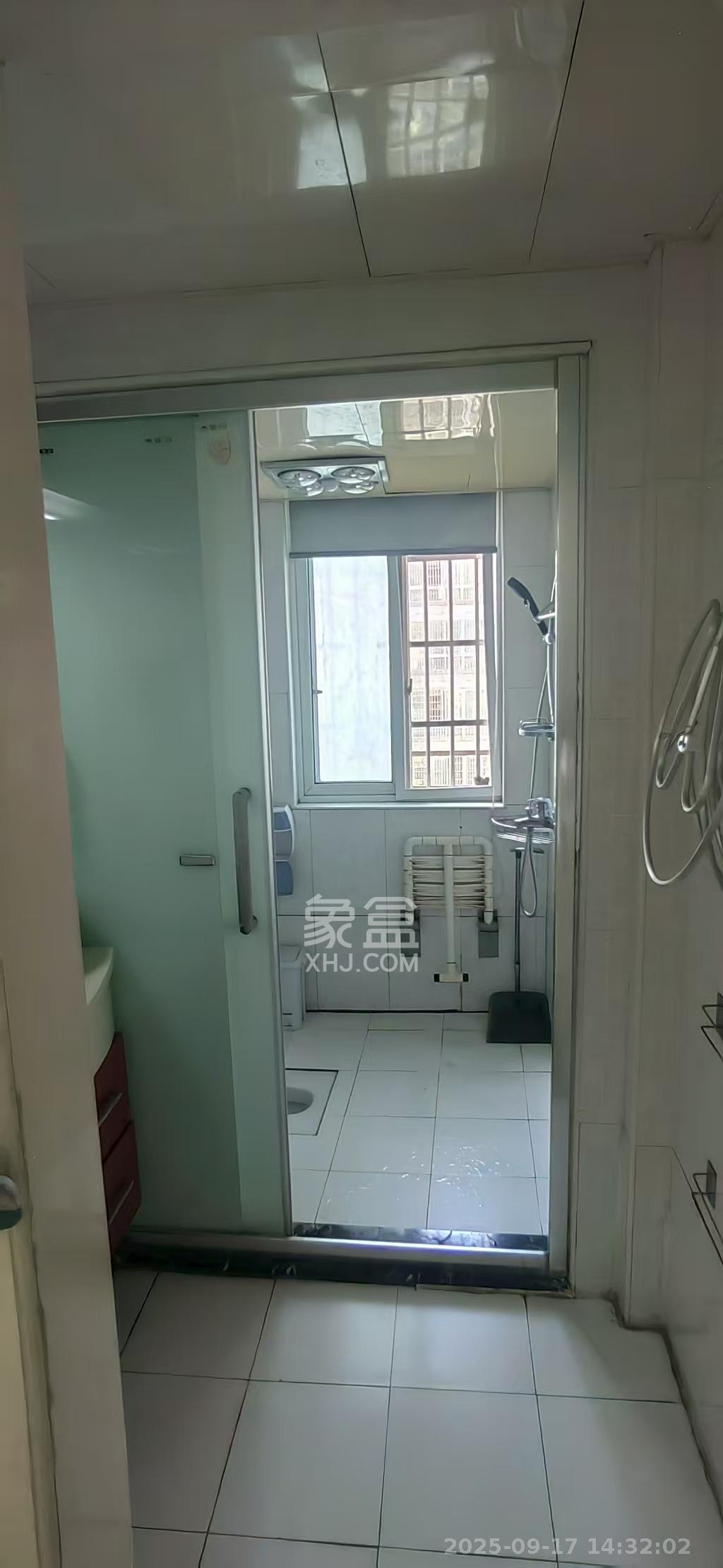 月湖兰庭  1室2厅1卫   2200.00元/月