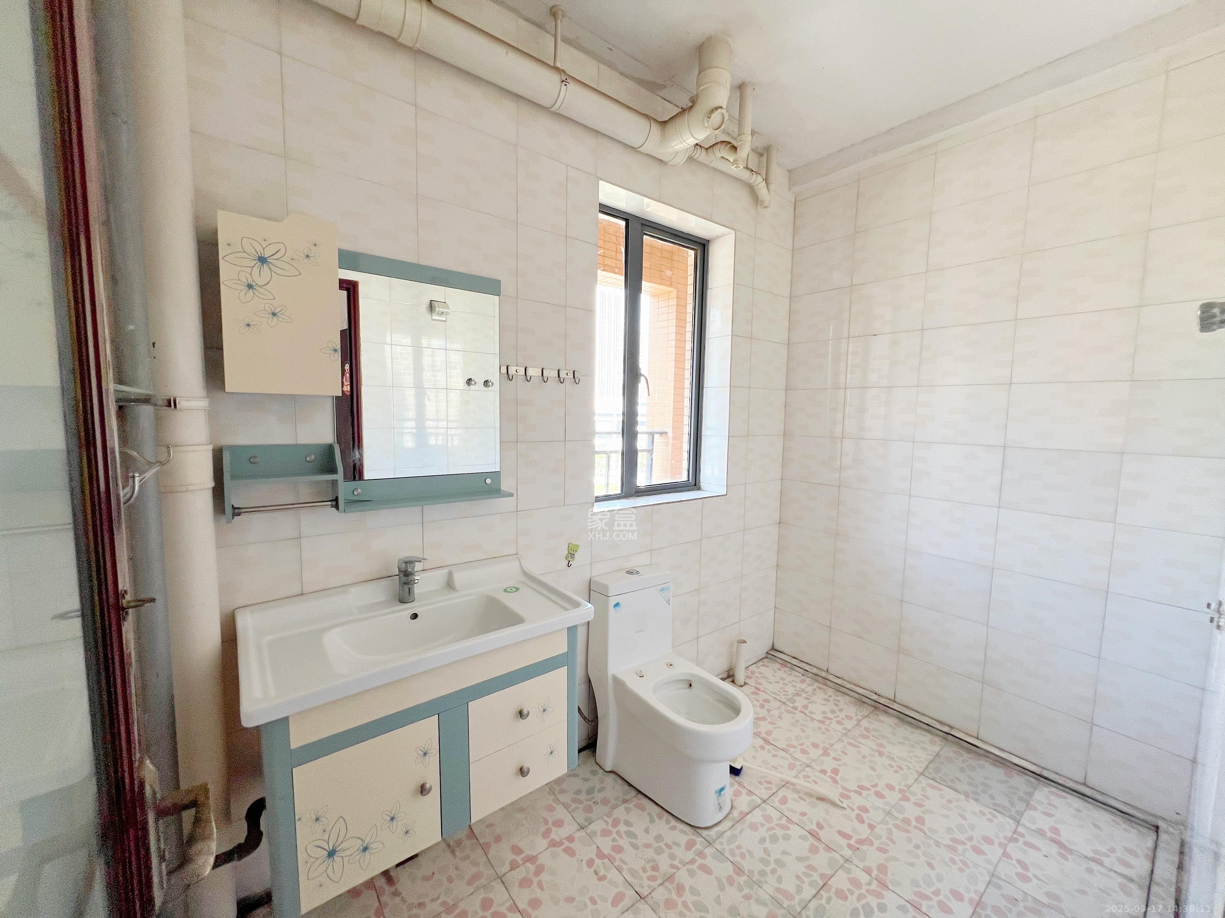 中城丽景香山园 3室2厅2卫 2500.0元/月 中城丽景香山园 3室2厅2卫 2500.0元/月室内图