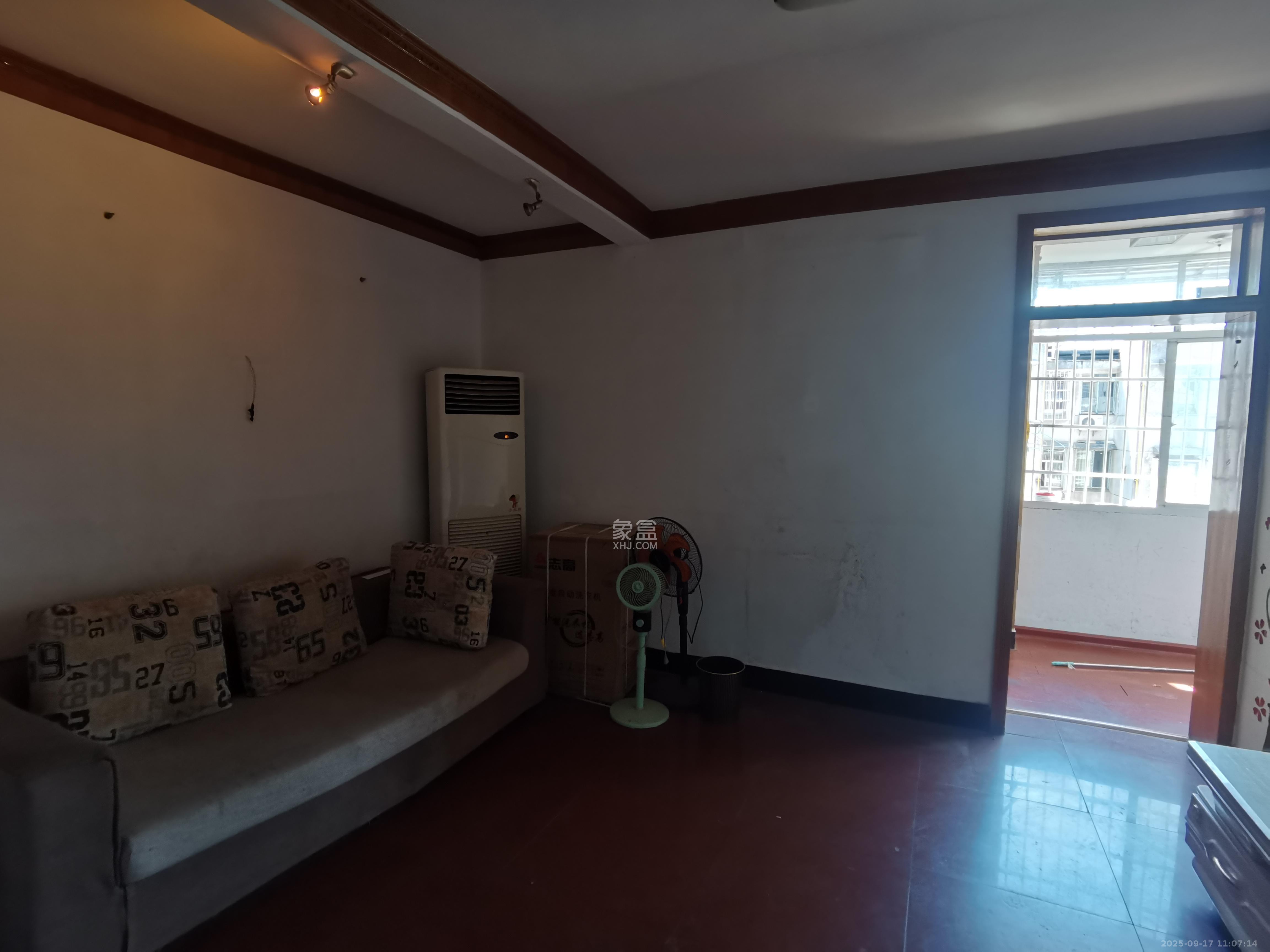 桔园小区1-8片 3室1厅1卫 1500.0元/月 桔园小区1-8片 3室1厅1卫 1500.0元/月室内图