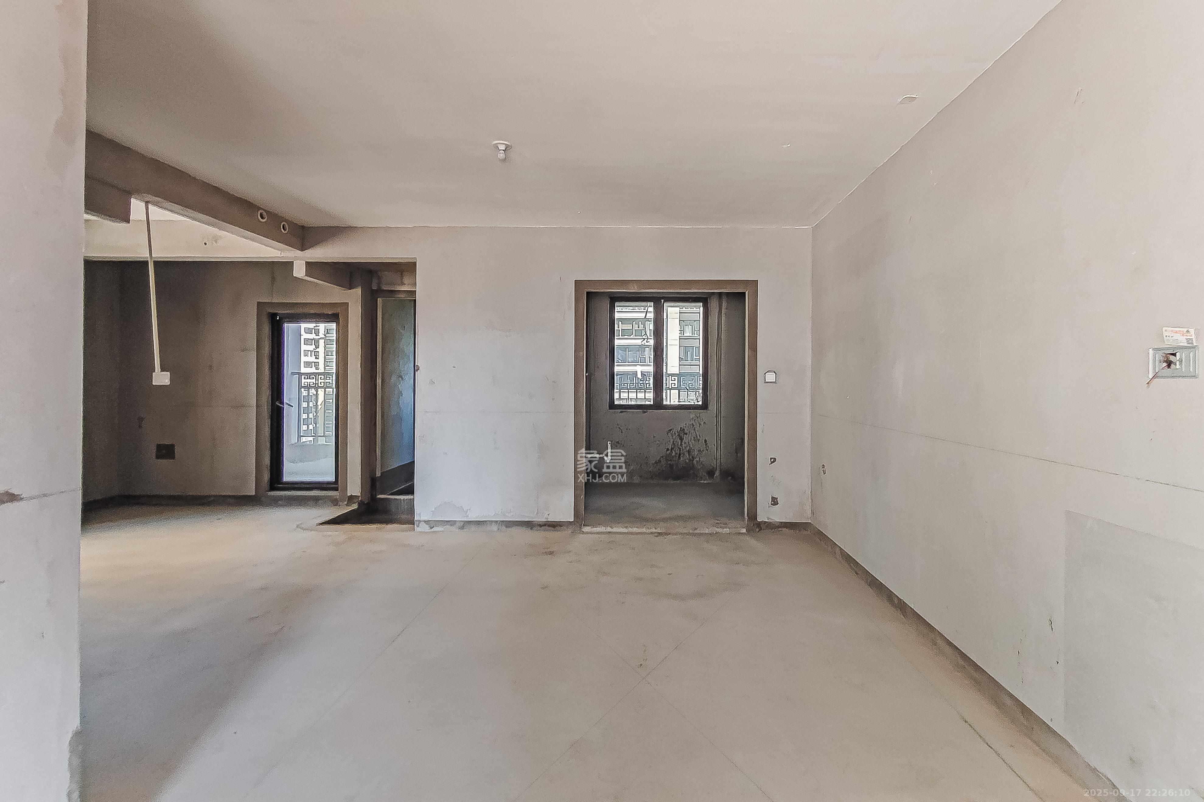 建发央玺（建发泱玺雅苑）  4室2厅2卫    287.0万客厅