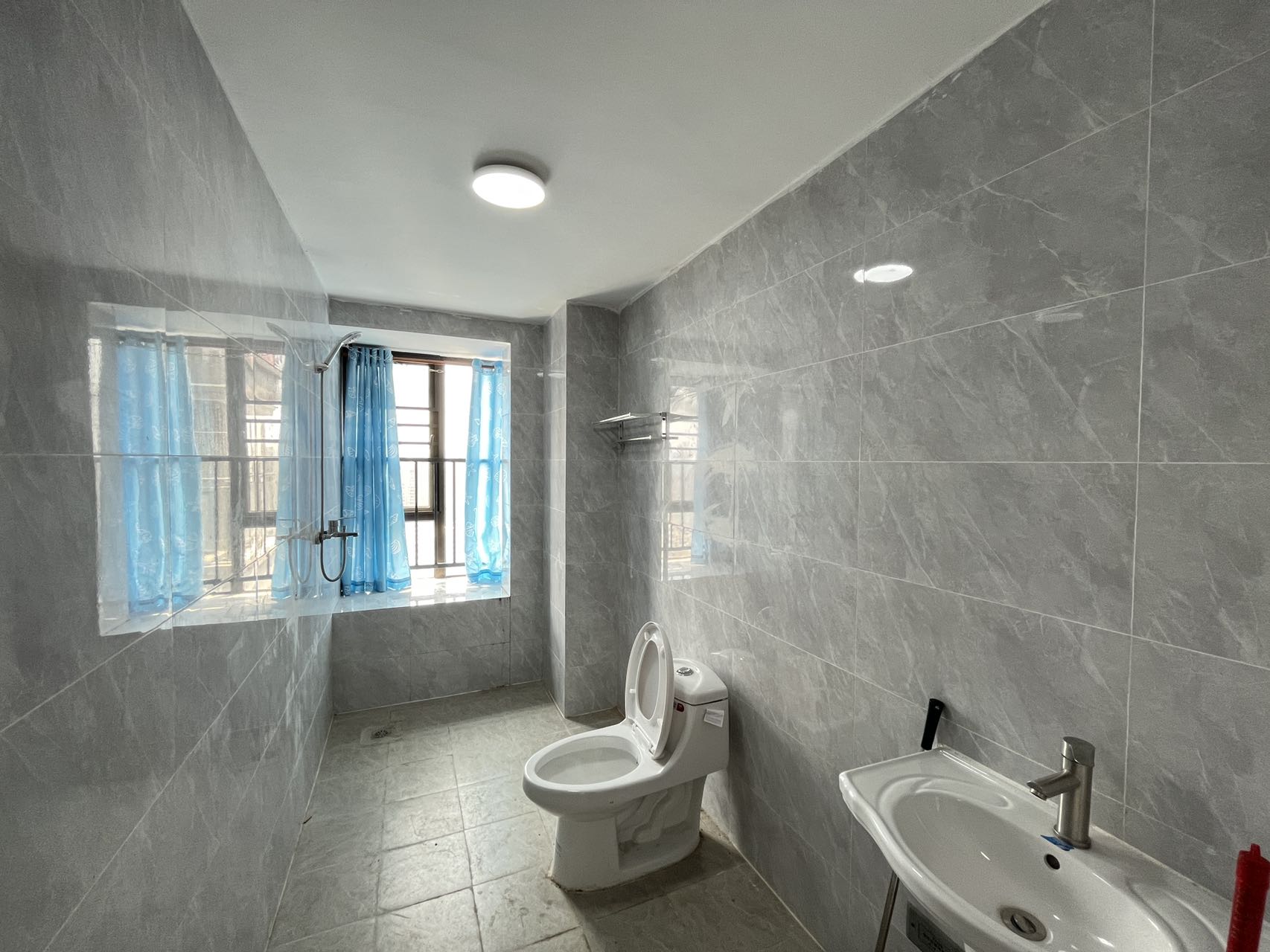 坡博家园五区  5室2厅2卫    3800.0元/月室内图