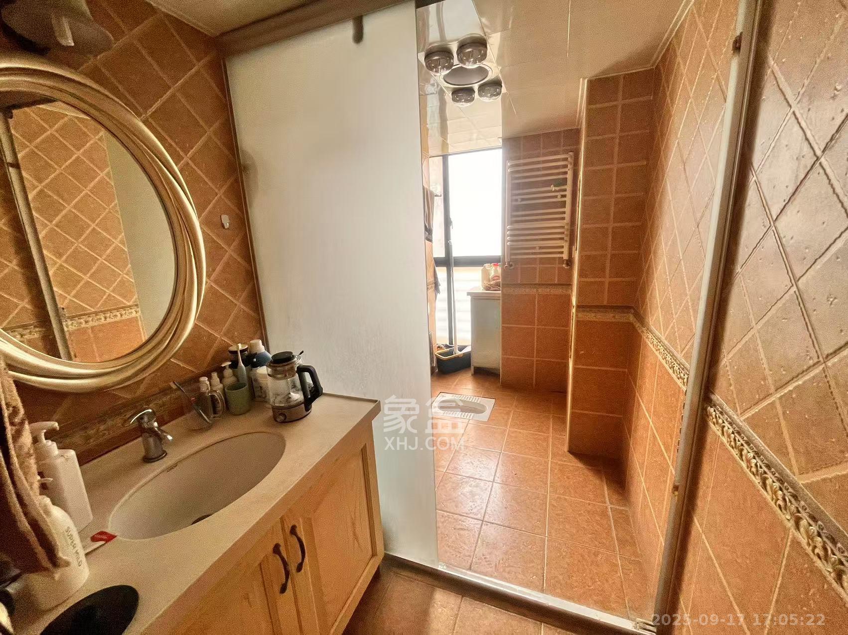 郡原广场 3室2厅2卫 3200.0元/月 郡原广场 3室2厅2卫 3200.0元/月室内图