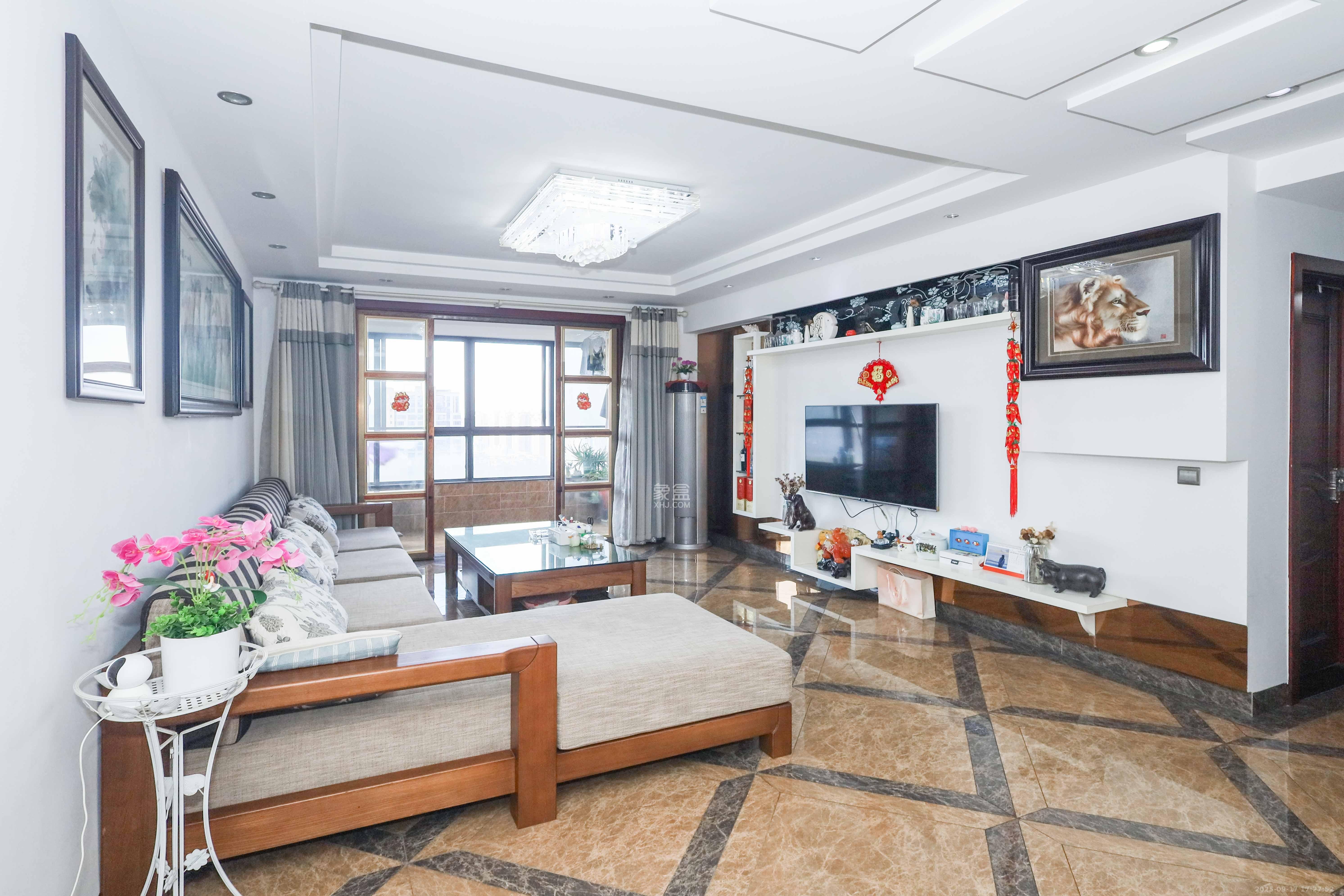 保利麓谷林语F区 4室2厅2卫 145.0万 保利麓谷林语F区 4室2厅2卫 145.0万客厅