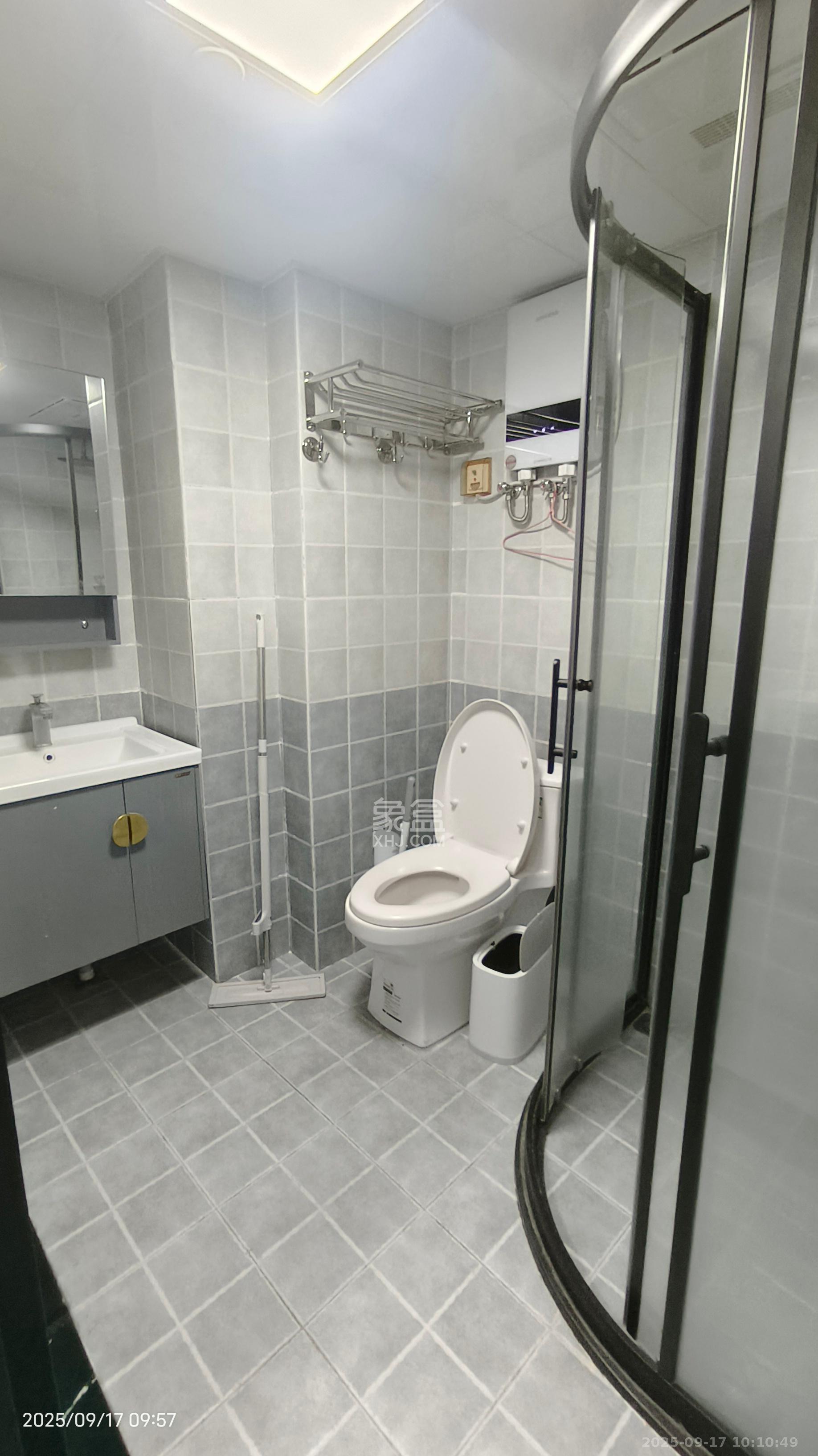 润和国际广场 2室1厅1卫 2400.0元/月 润和国际广场 2室1厅1卫 2400.0元/月室内图