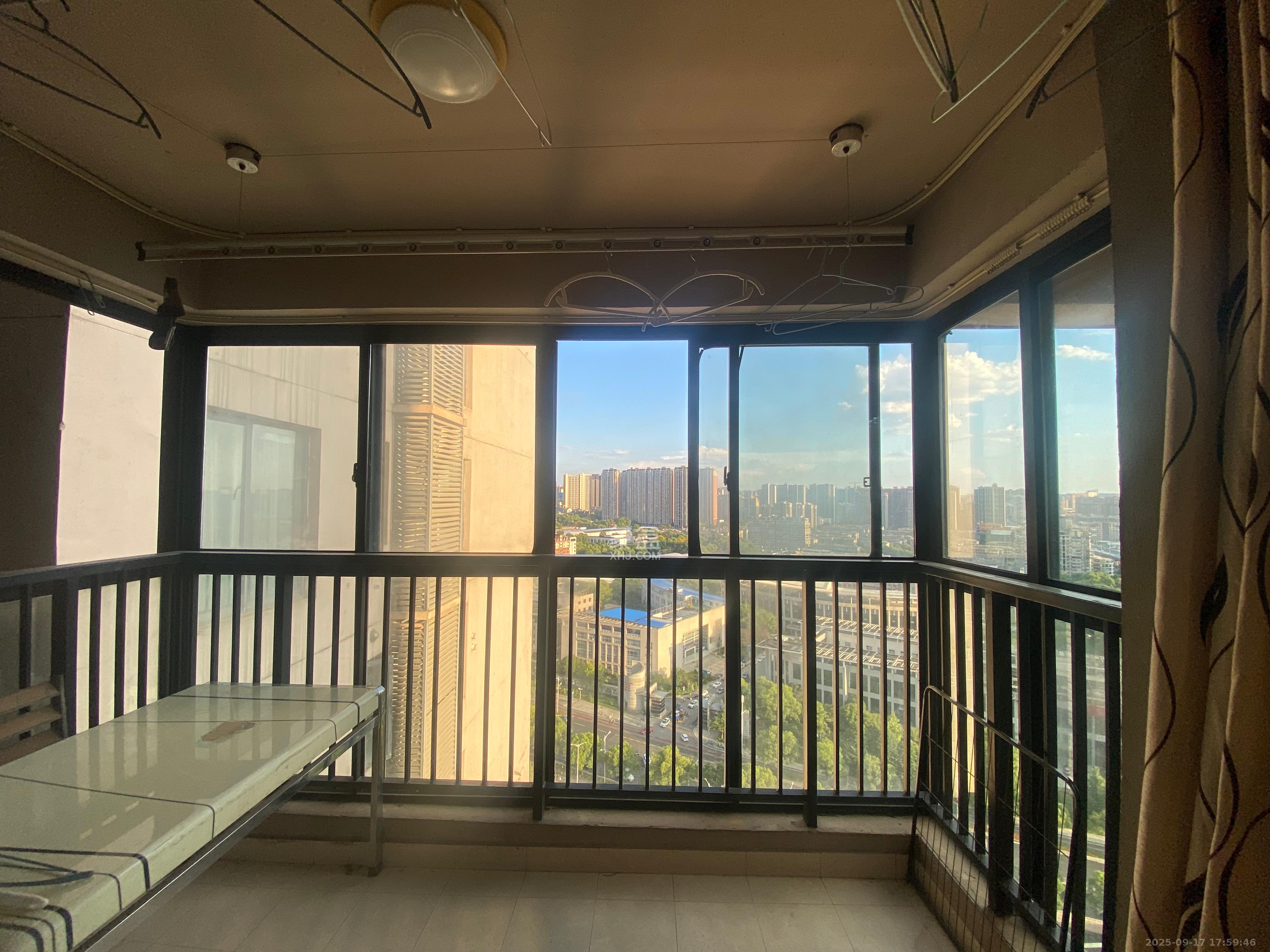 万科金域华府一期  3室2厅2卫    2600.0元/月室内图