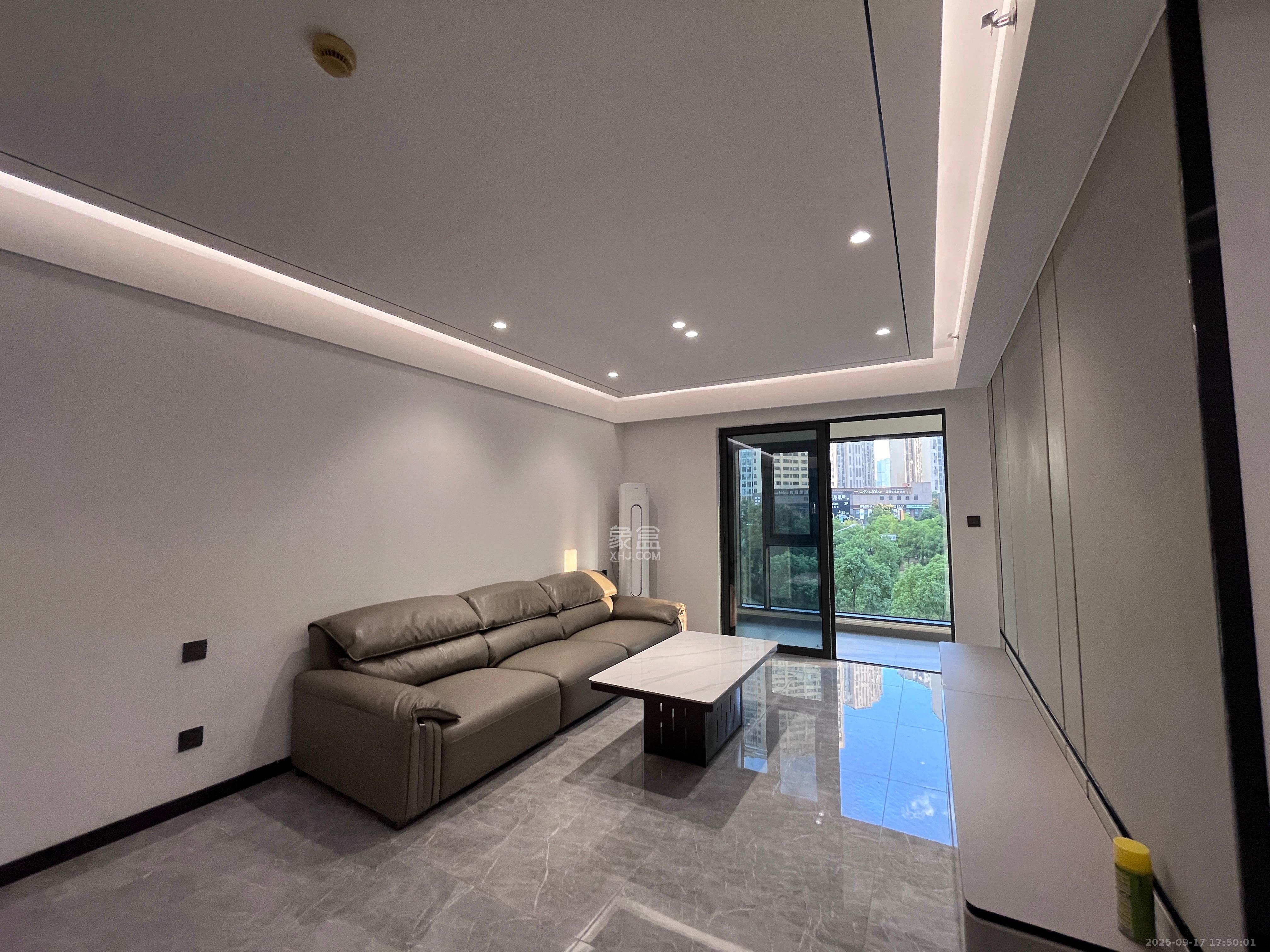 卓越中寰  3室2厅2卫    5000.0元/月室内图