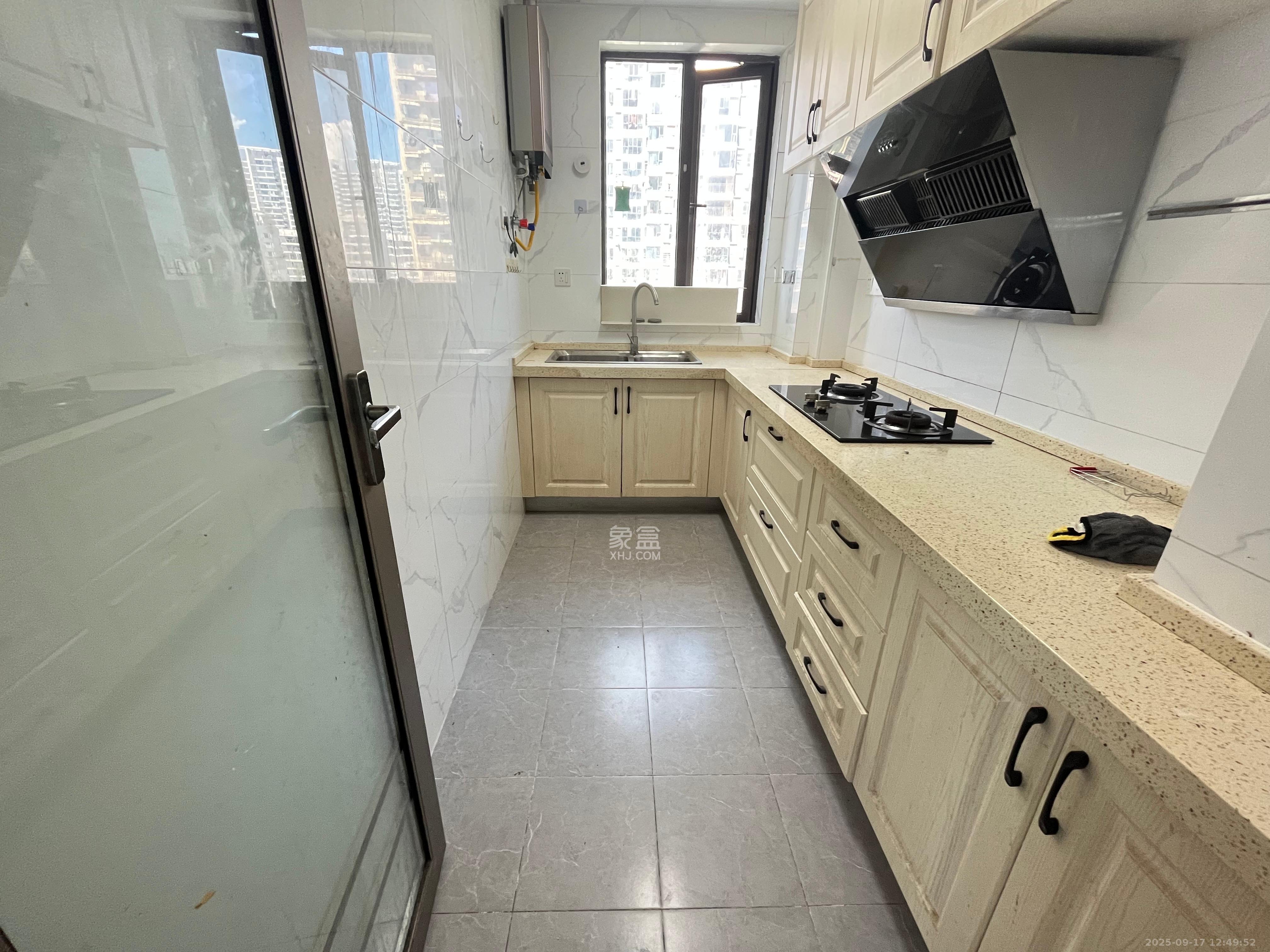 保利西海岸B区  3室2厅2卫    3600.0元/月室内图