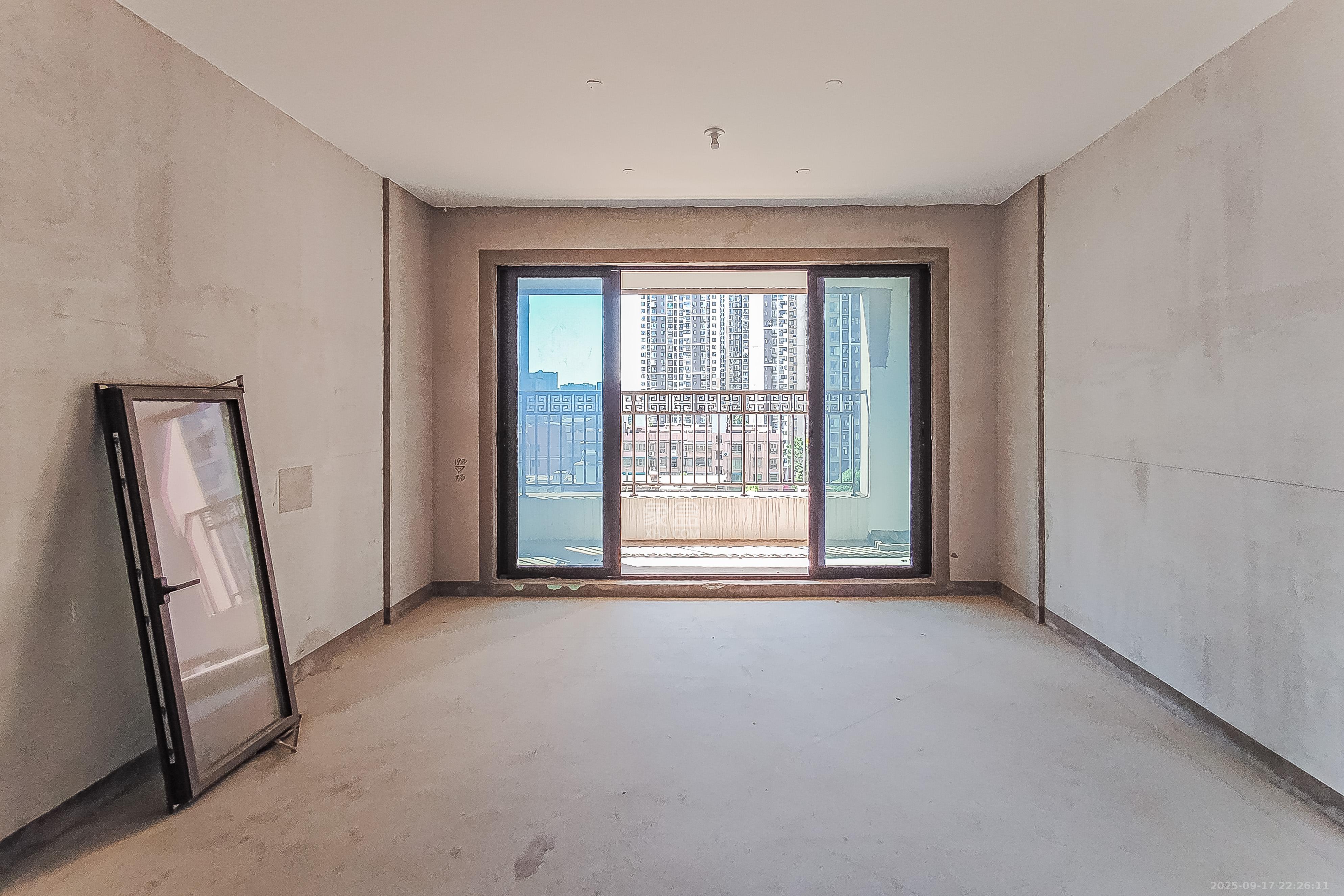 建发央玺（建发泱玺雅苑）  4室2厅2卫    287.0万客厅