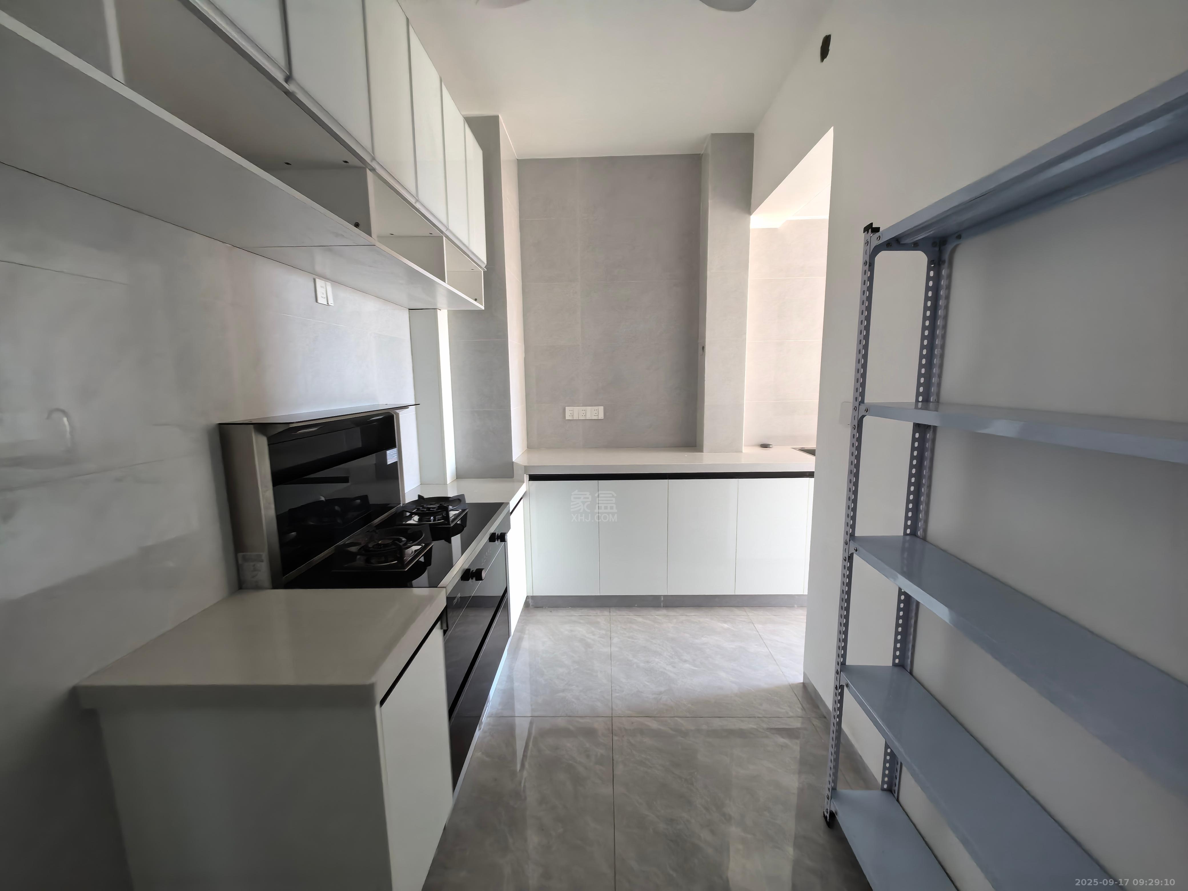 学府时代 3室2厅2卫 1700.0元/月 学府时代 3室2厅2卫 1700.0元/月室内图