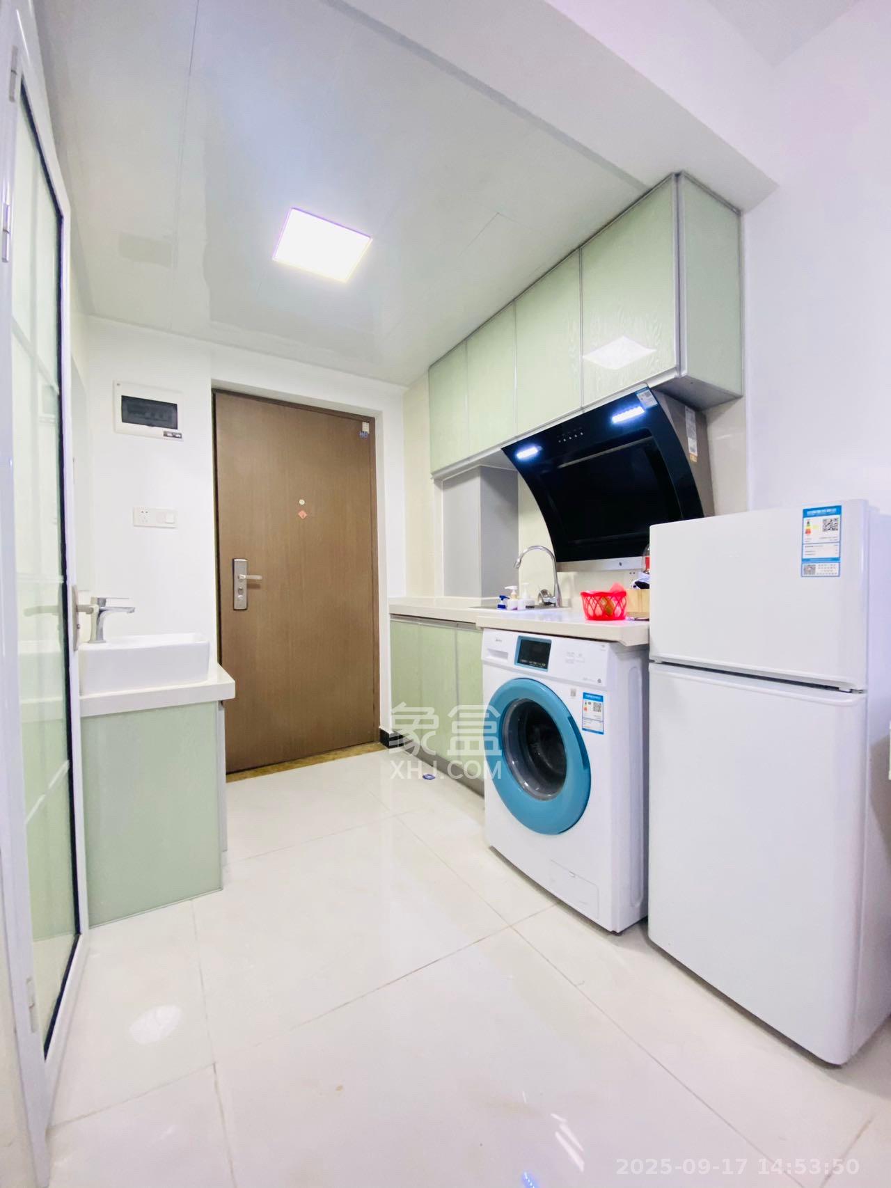 好莱城(弘德西街)  1室1厅1卫    1300.0元/月 好莱城(弘德西街)  1室1厅1卫    1300.0元/月室内图