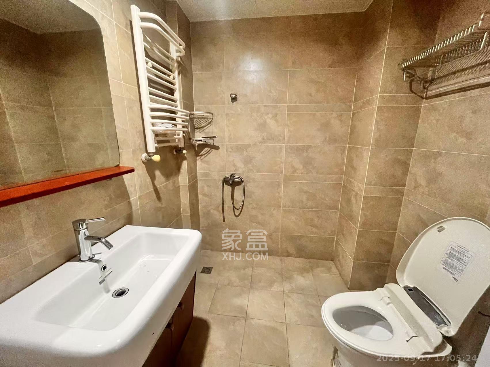 郡原广场 3室2厅2卫 3200.0元/月 郡原广场 3室2厅2卫 3200.0元/月室内图