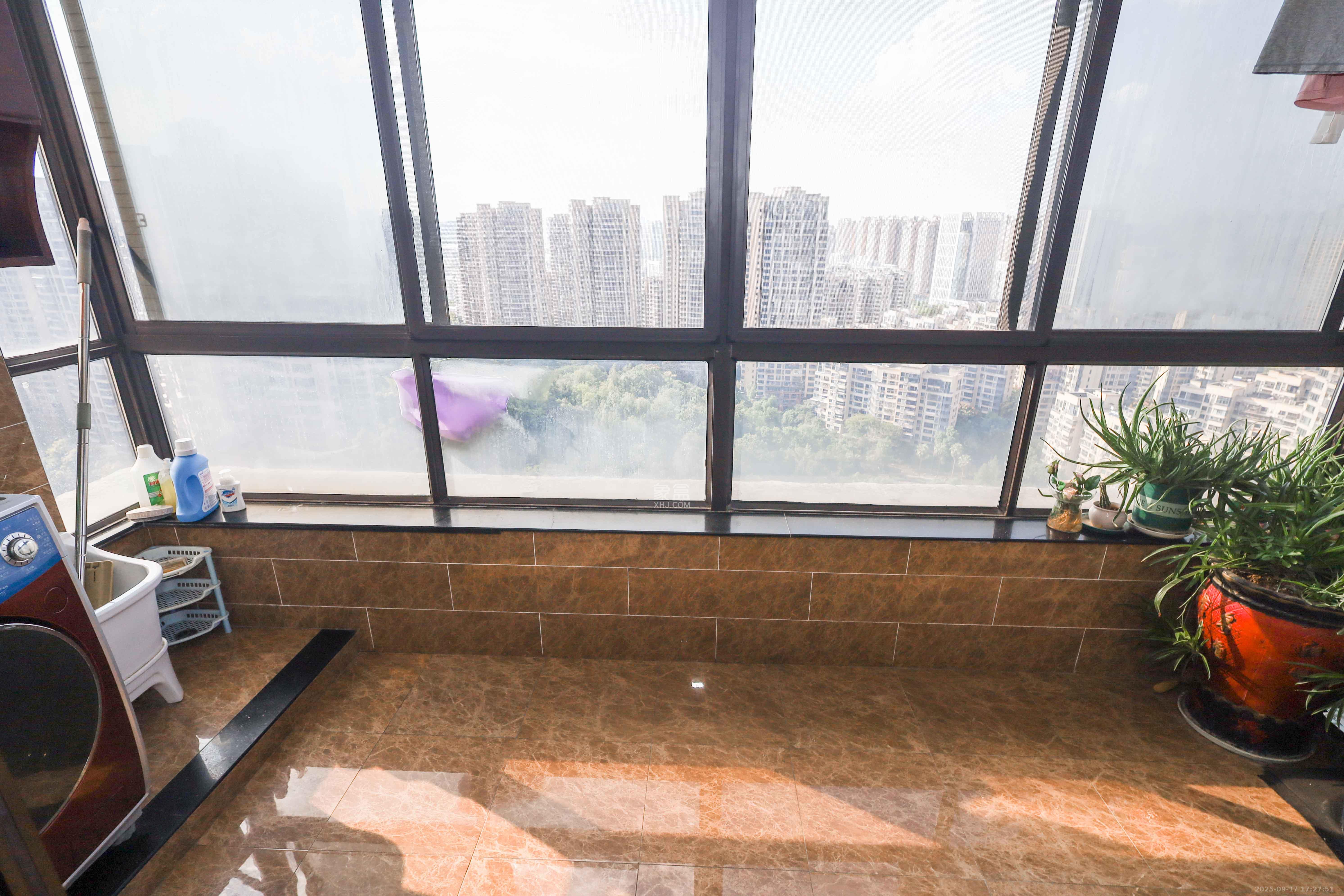 保利麓谷林语F区 4室2厅2卫 145.0万 保利麓谷林语F区 4室2厅2卫 145.0万阳台