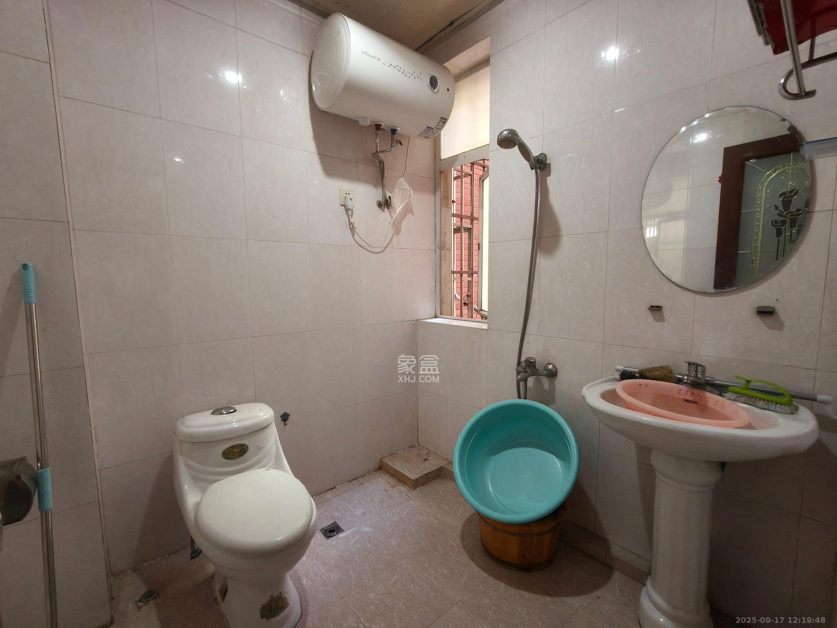 山水人家三期 3室2厅2卫 1600.0元/月 山水人家三期 3室2厅2卫 1600.0元/月室内图