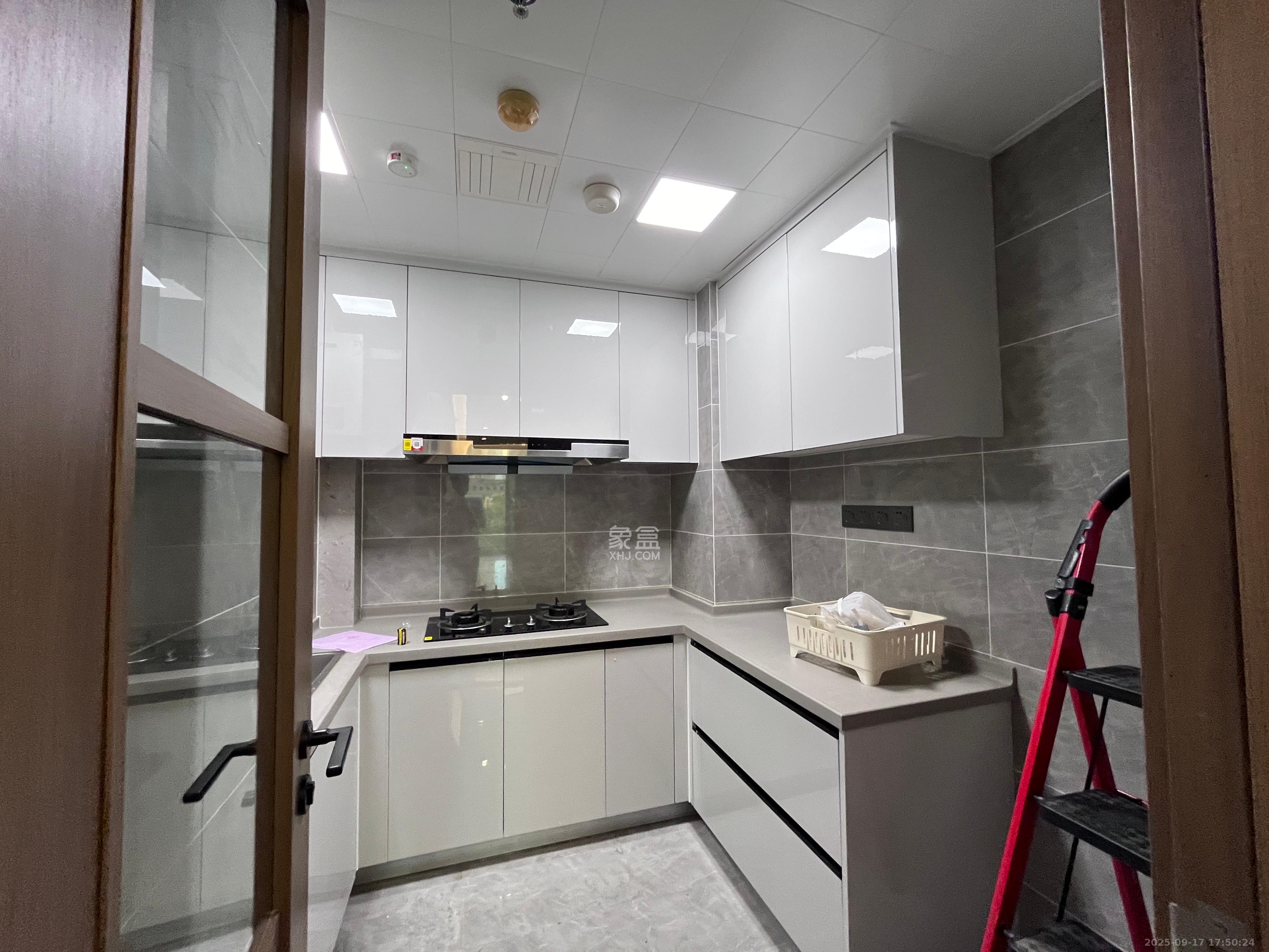 卓越中寰  3室2厅2卫    5000.0元/月室内图