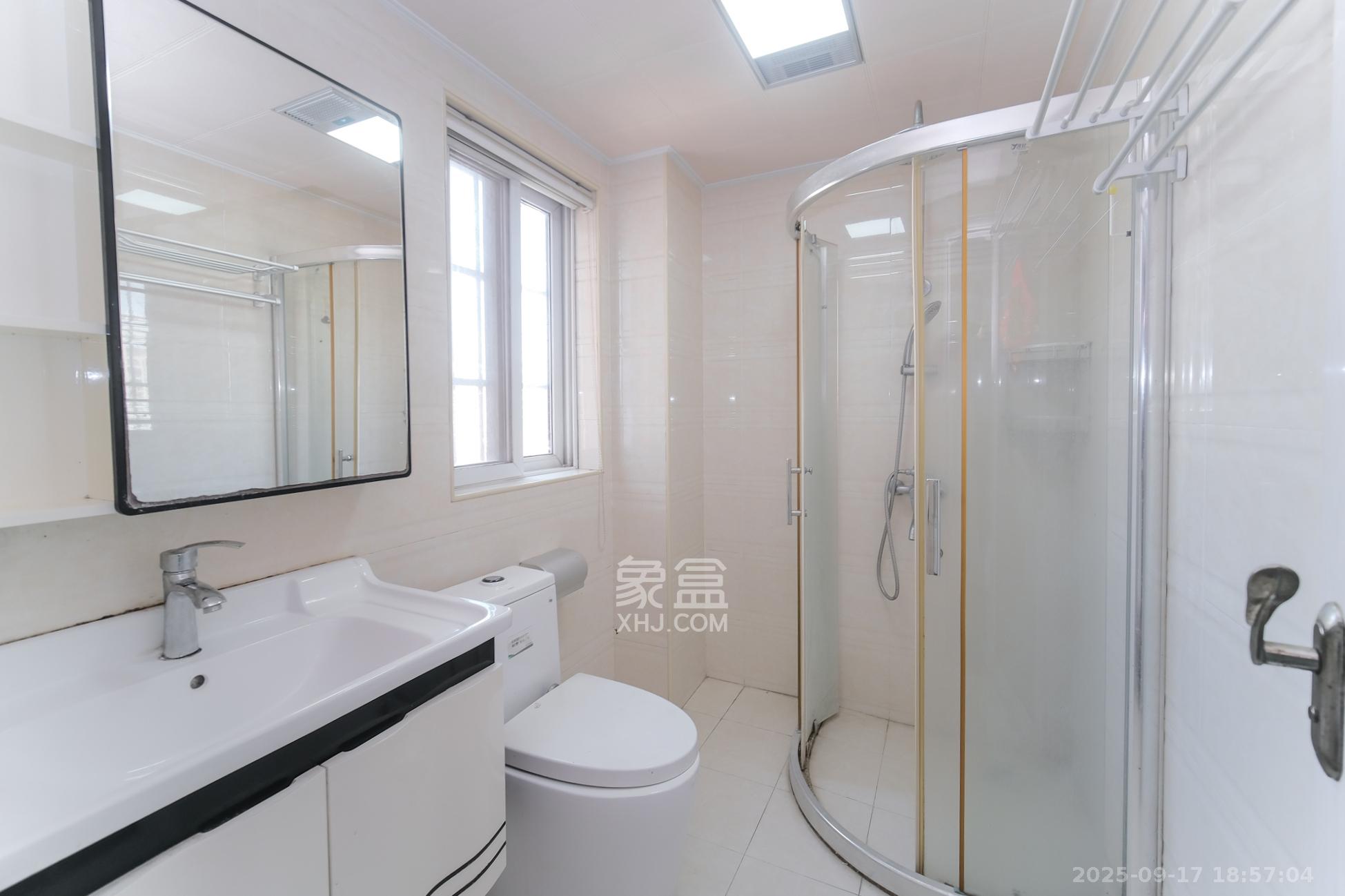 山水湾  4室2厅2卫    71.0万卫生间