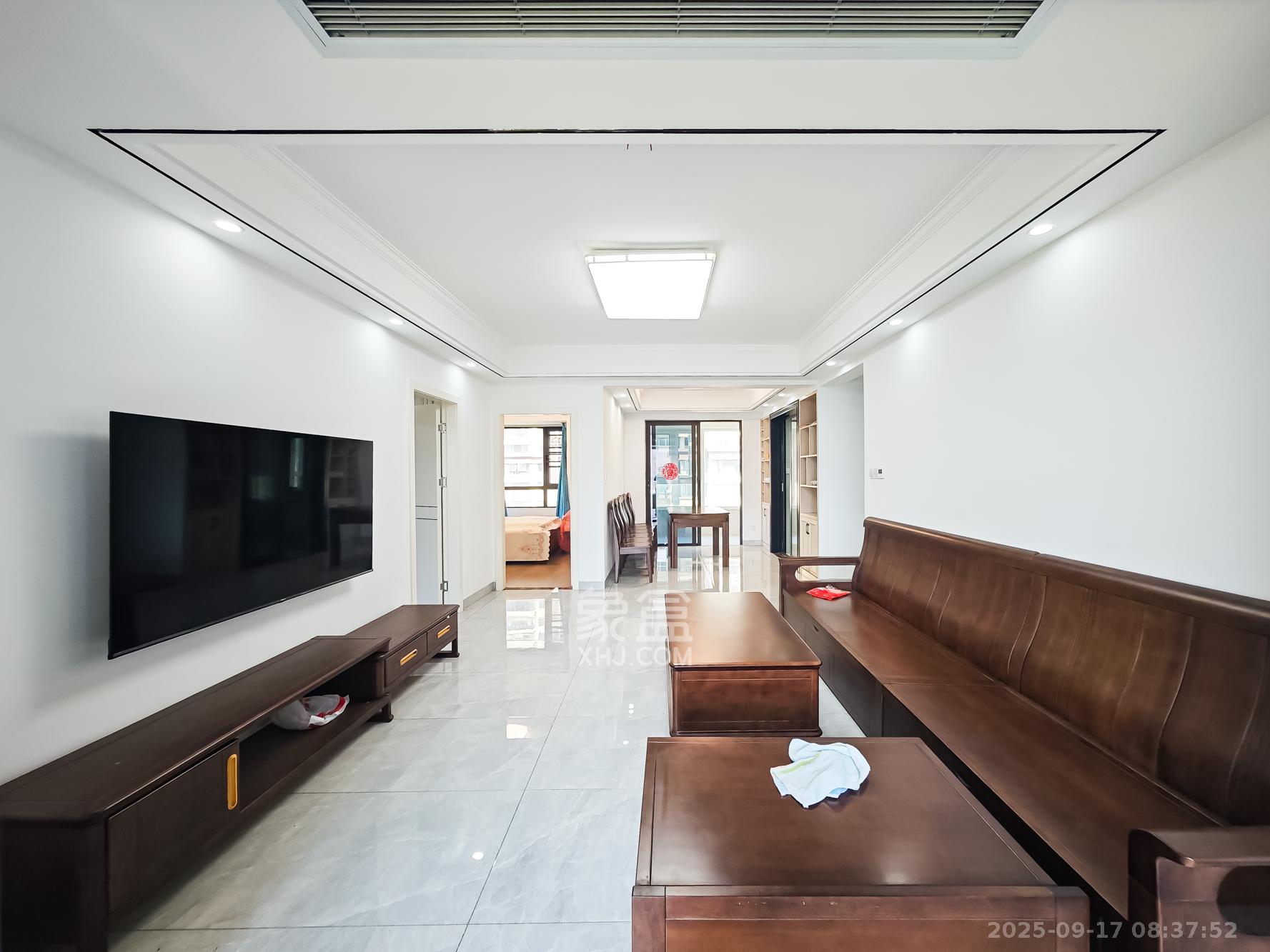 山语城三期  3室2厅2卫    105.0万 山语城三期  3室2厅2卫    105.0万客厅