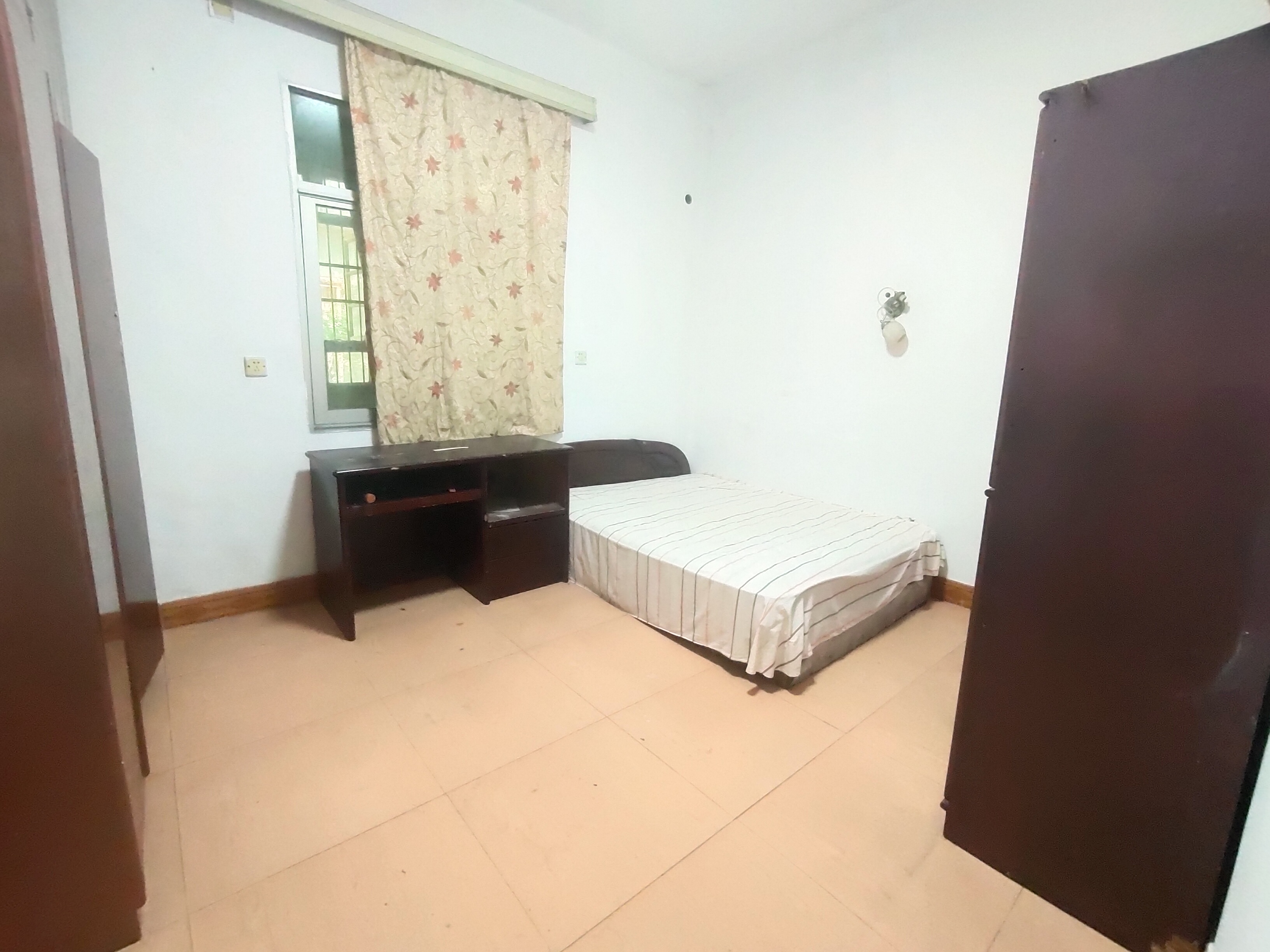 银馨家园（贺家土电厂生活区）  4室2厅1卫    28.0万室内图