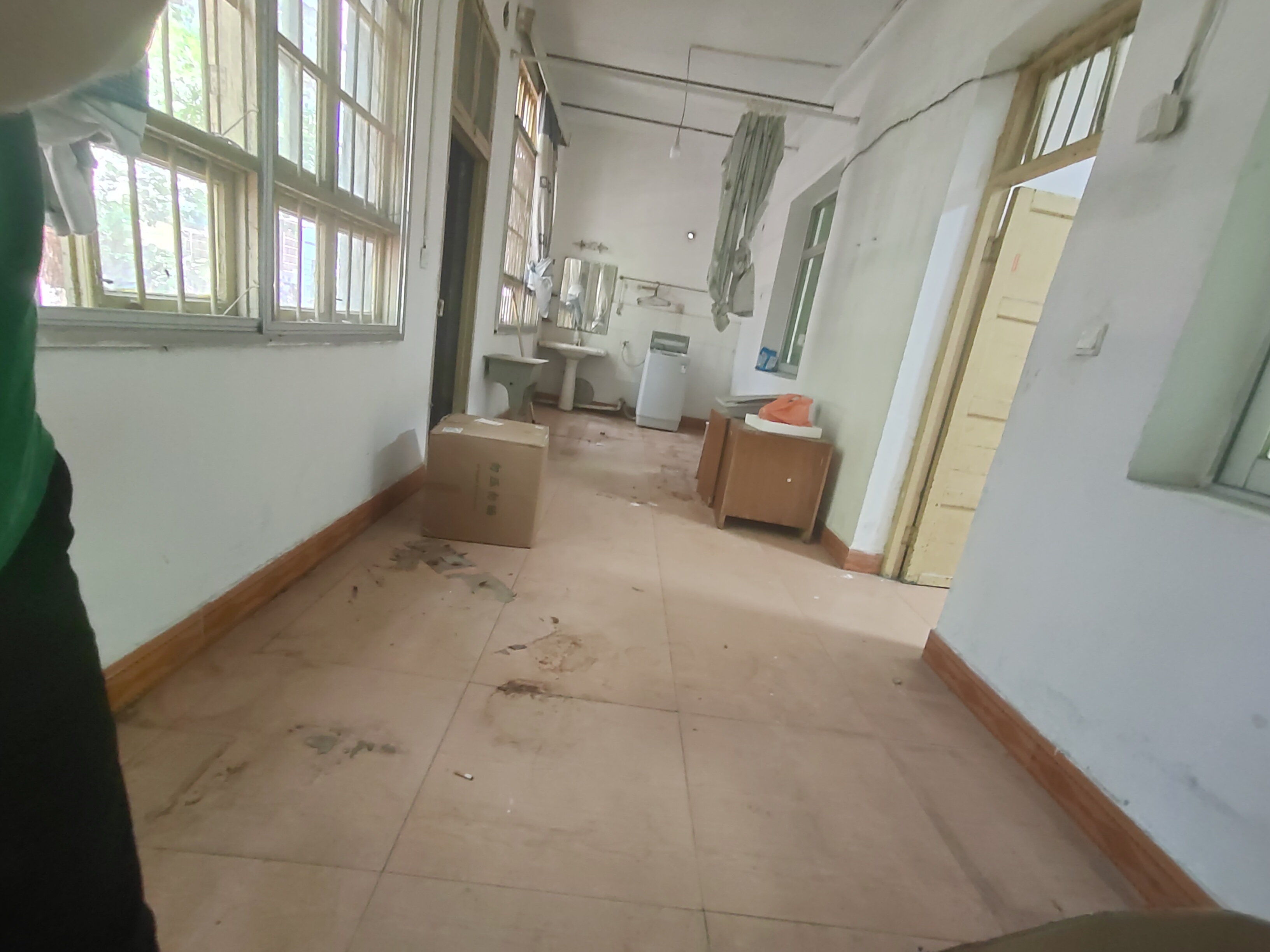 银馨家园（贺家土电厂生活区）  4室2厅1卫    28.0万室内图