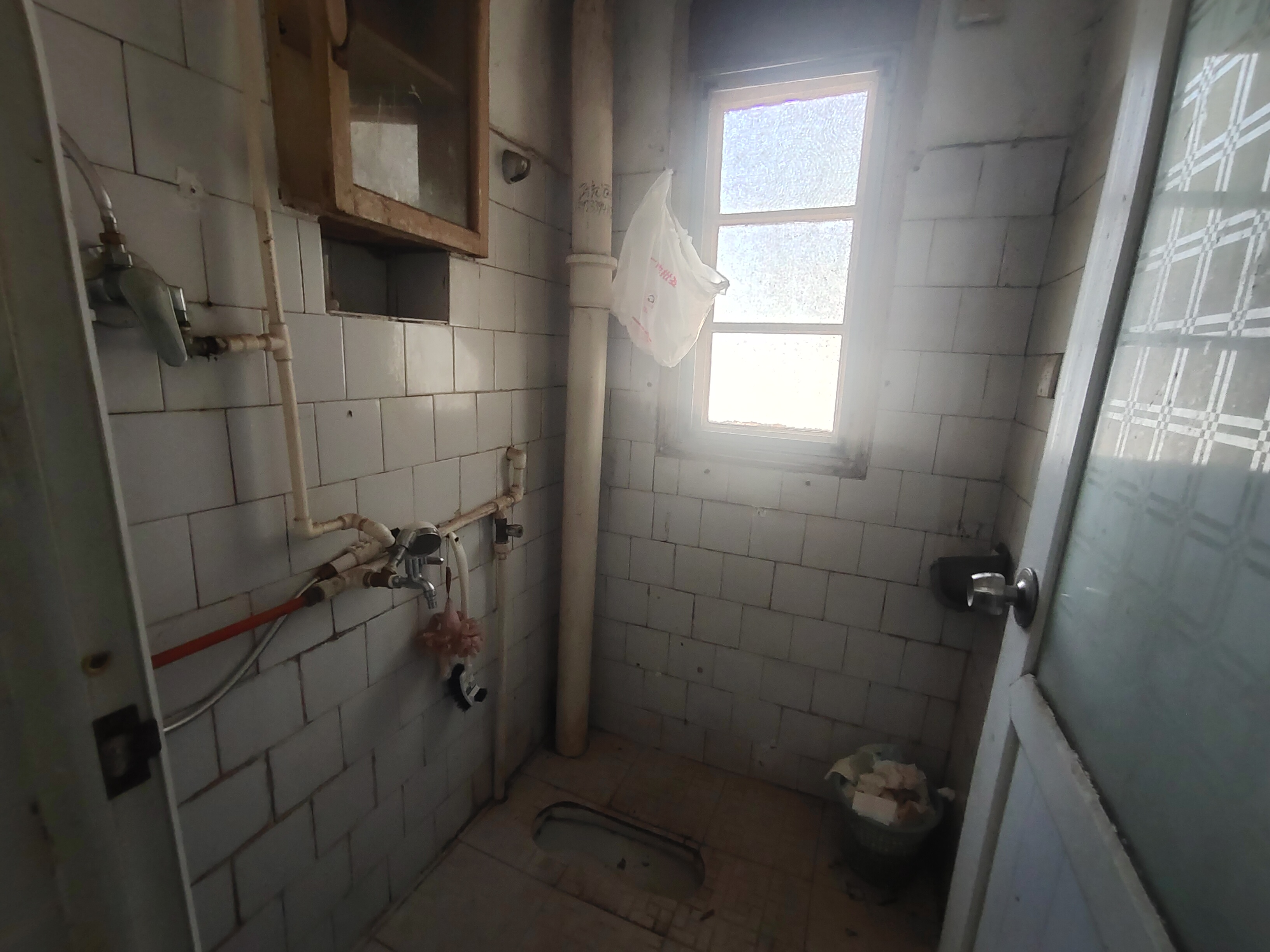 银馨家园（贺家土电厂生活区）  4室2厅1卫    28.0万室内图