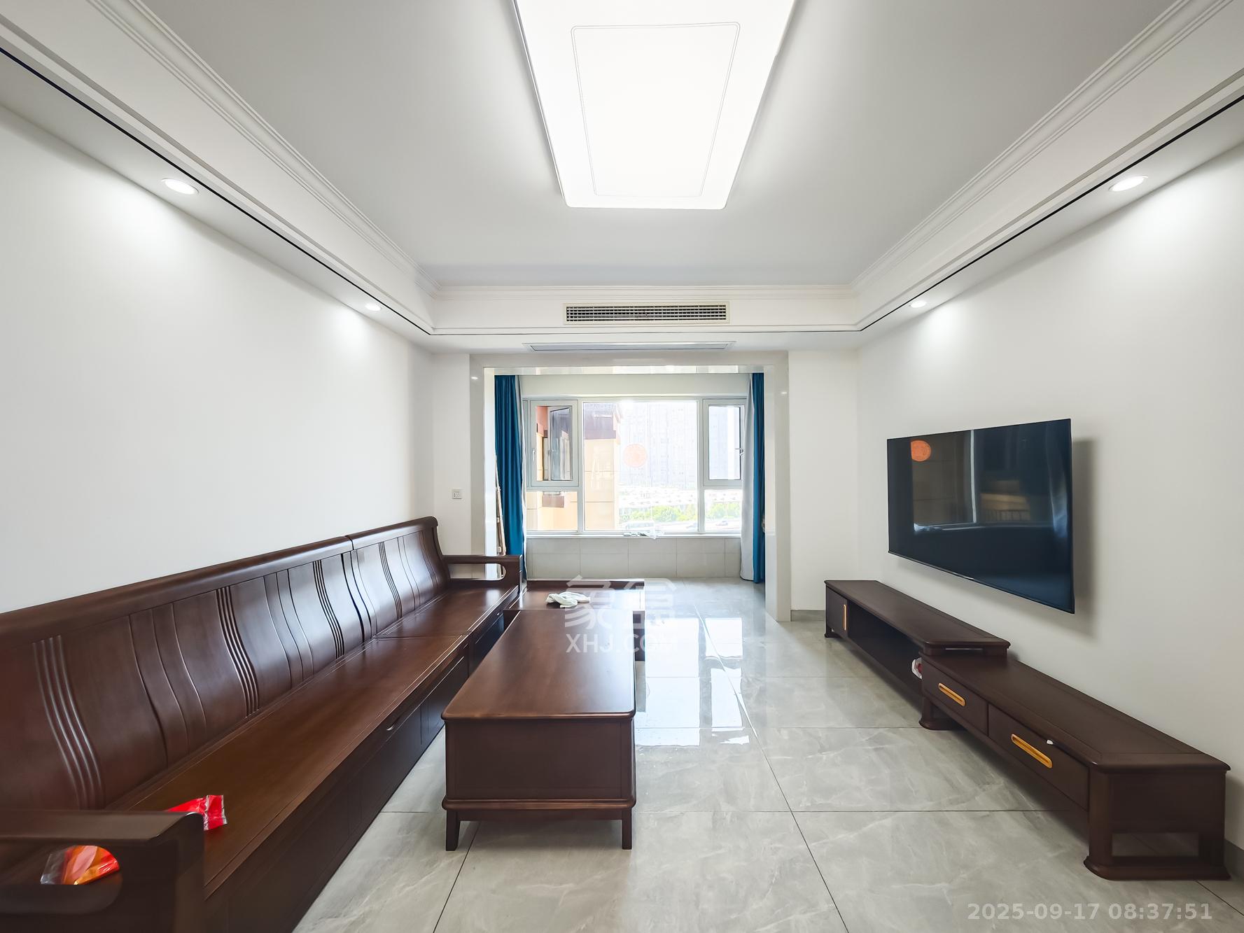 山语城三期  3室2厅2卫    105.0万 山语城三期  3室2厅2卫    105.0万客厅