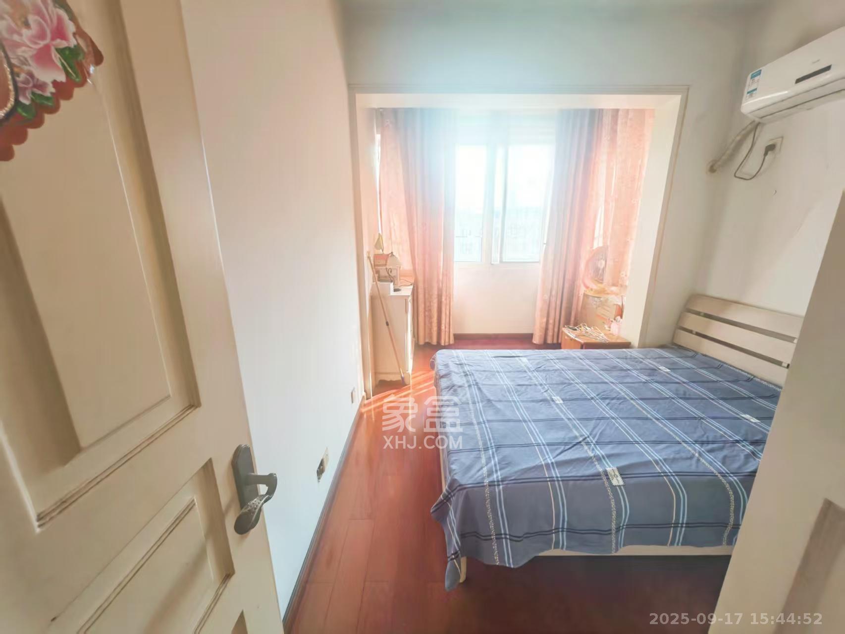 麓山才苑 3室2厅2卫 3500.0元/月 麓山才苑 3室2厅2卫 3500.0元/月室内图