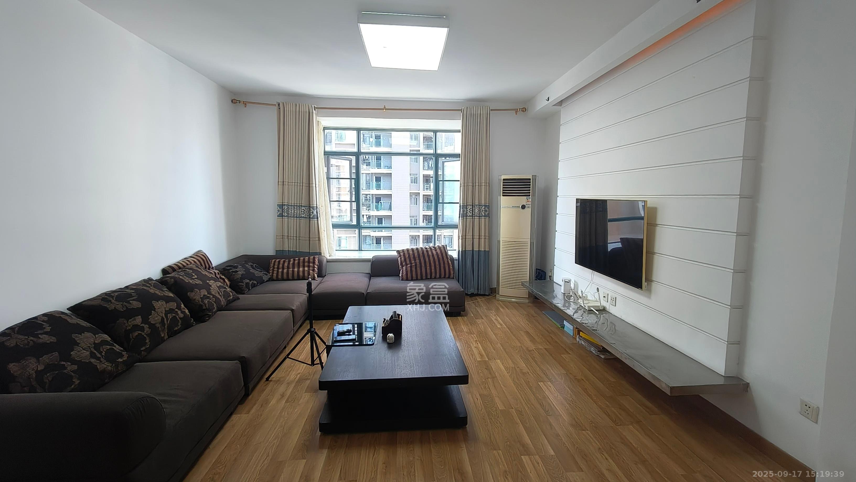 中江国际花城 3室2厅2卫 3400.0元/月 中江国际花城 3室2厅2卫 3400.0元/月室内图