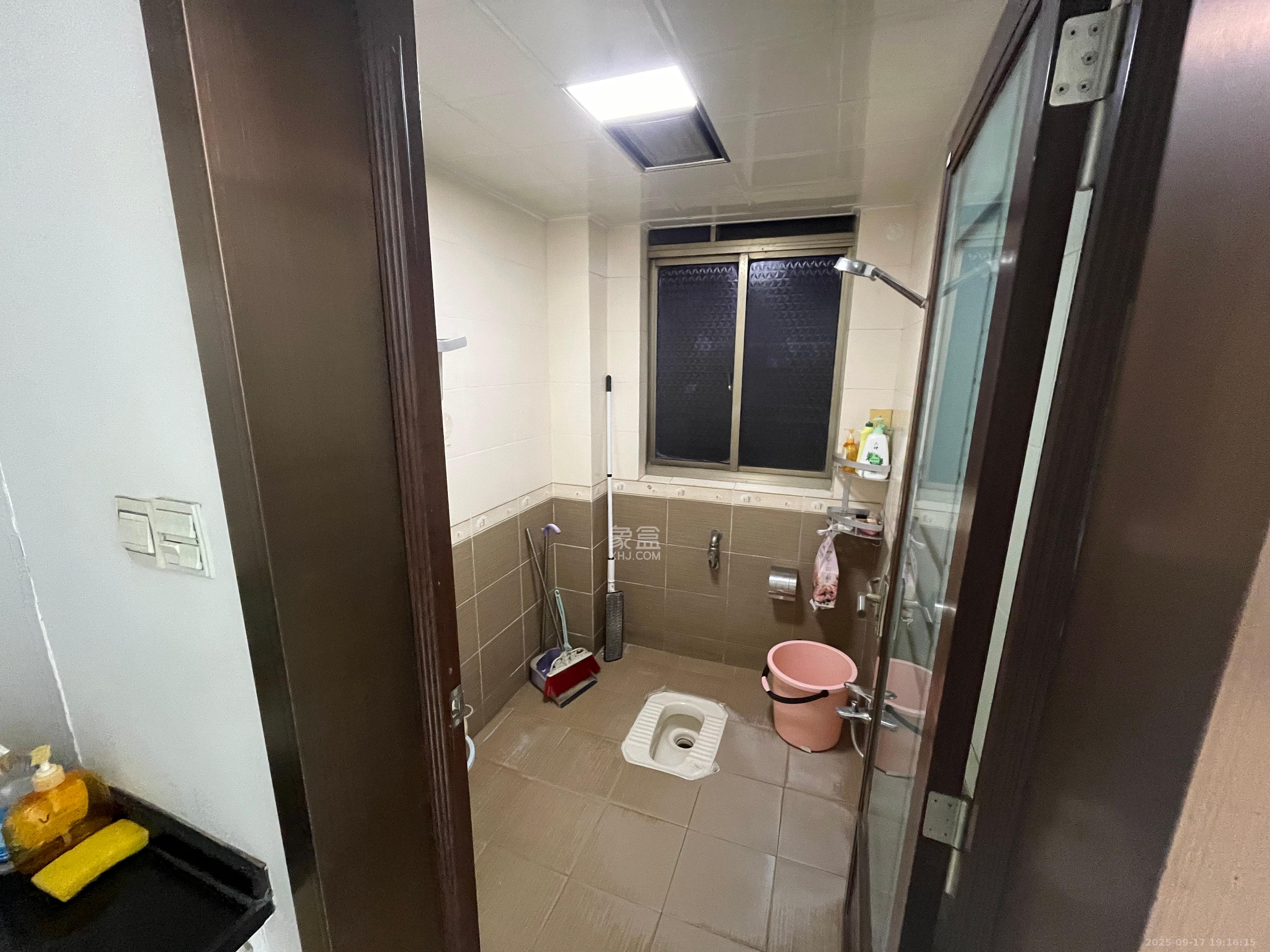 宏轩花苑  3室2厅2卫    3600.0元/月室内图